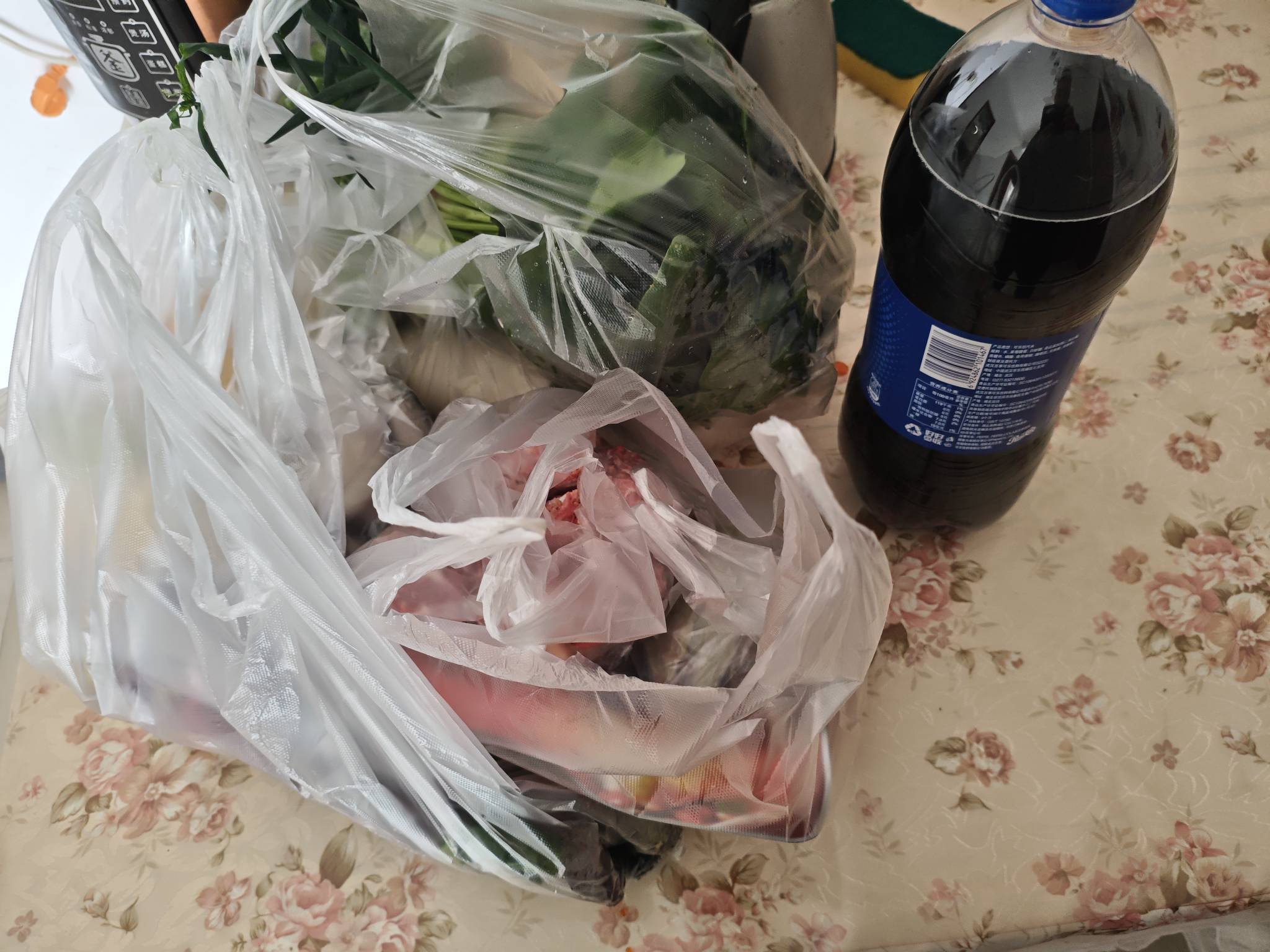 马上除夕了，出去买了点菜。除夕夜没地方去的老哥可以来我这里聚聚。但是有几个小要求59 / 作者:一天两顿拼好饭 / 