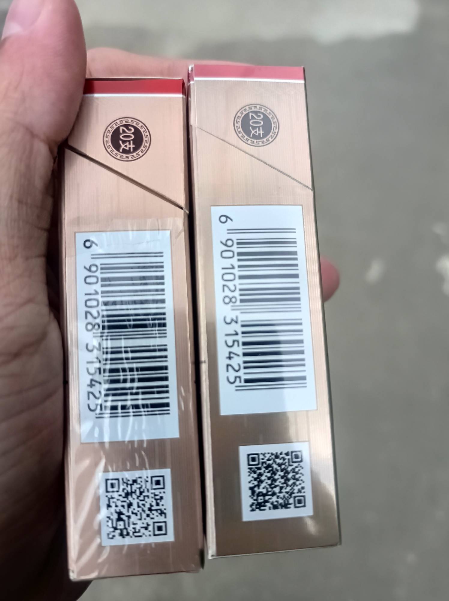 大过年的买到假烟了，烟草局好像今天也开始放假了，怎么搞，老哥们，，再看看哪个真哪33 / 作者:卡农最长 / 