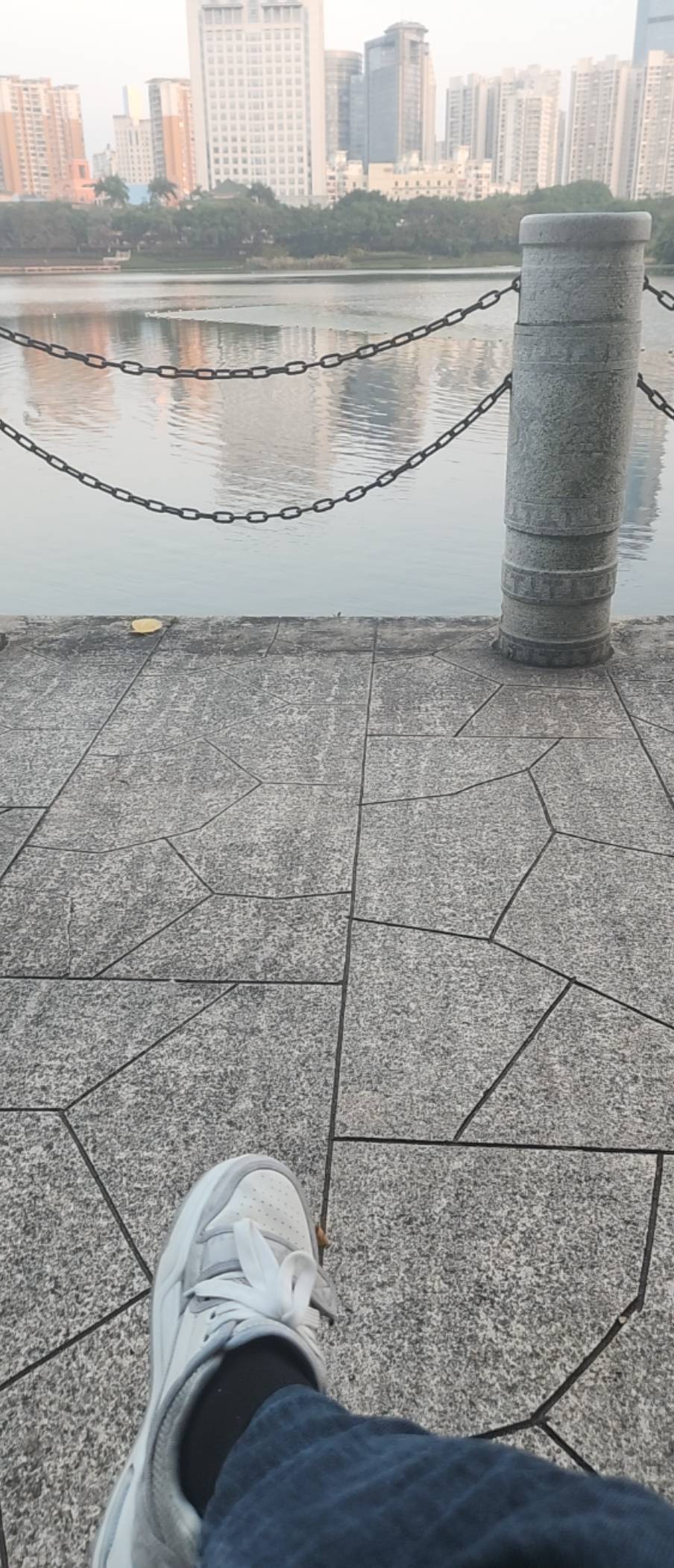 今晚吃什么老哥

53 / 作者:汗洒珍衣终无悔 / 