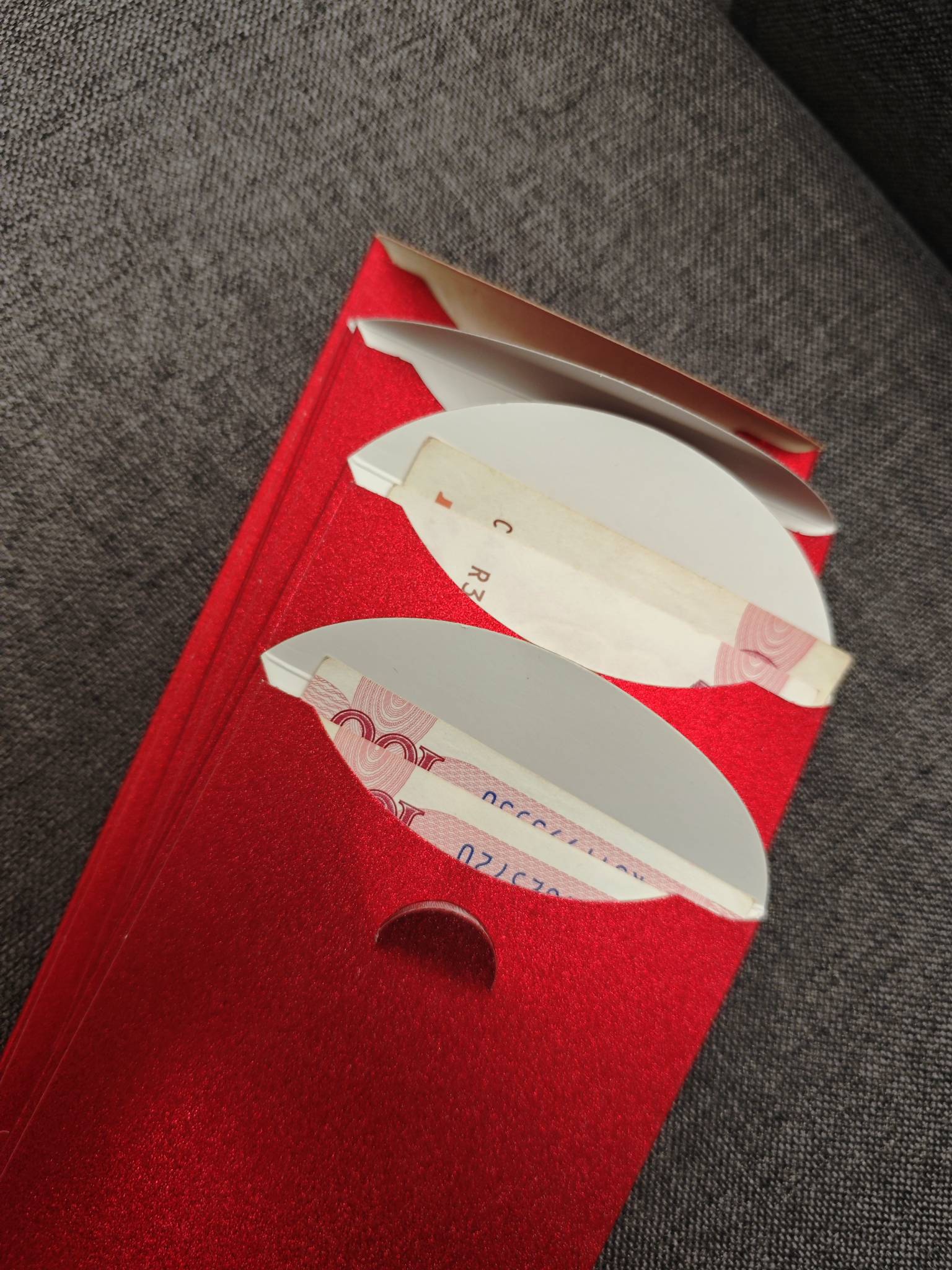 还没结婚，过年还得给侄子侄女发红包，自己还欠一.债，真滴烦，

84 / 作者:广东周大福 / 