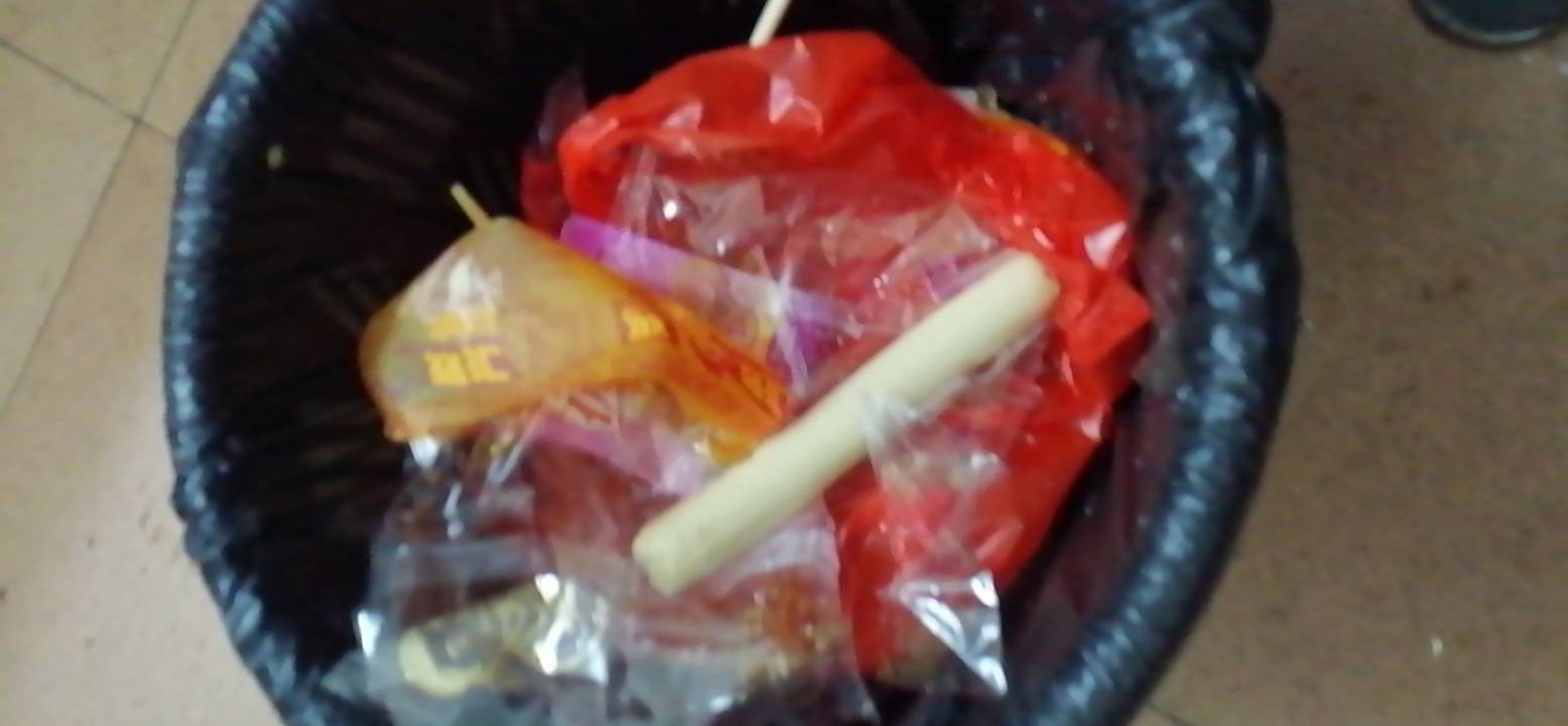 2块钱掉了


13 / 作者:专业吃席 / 