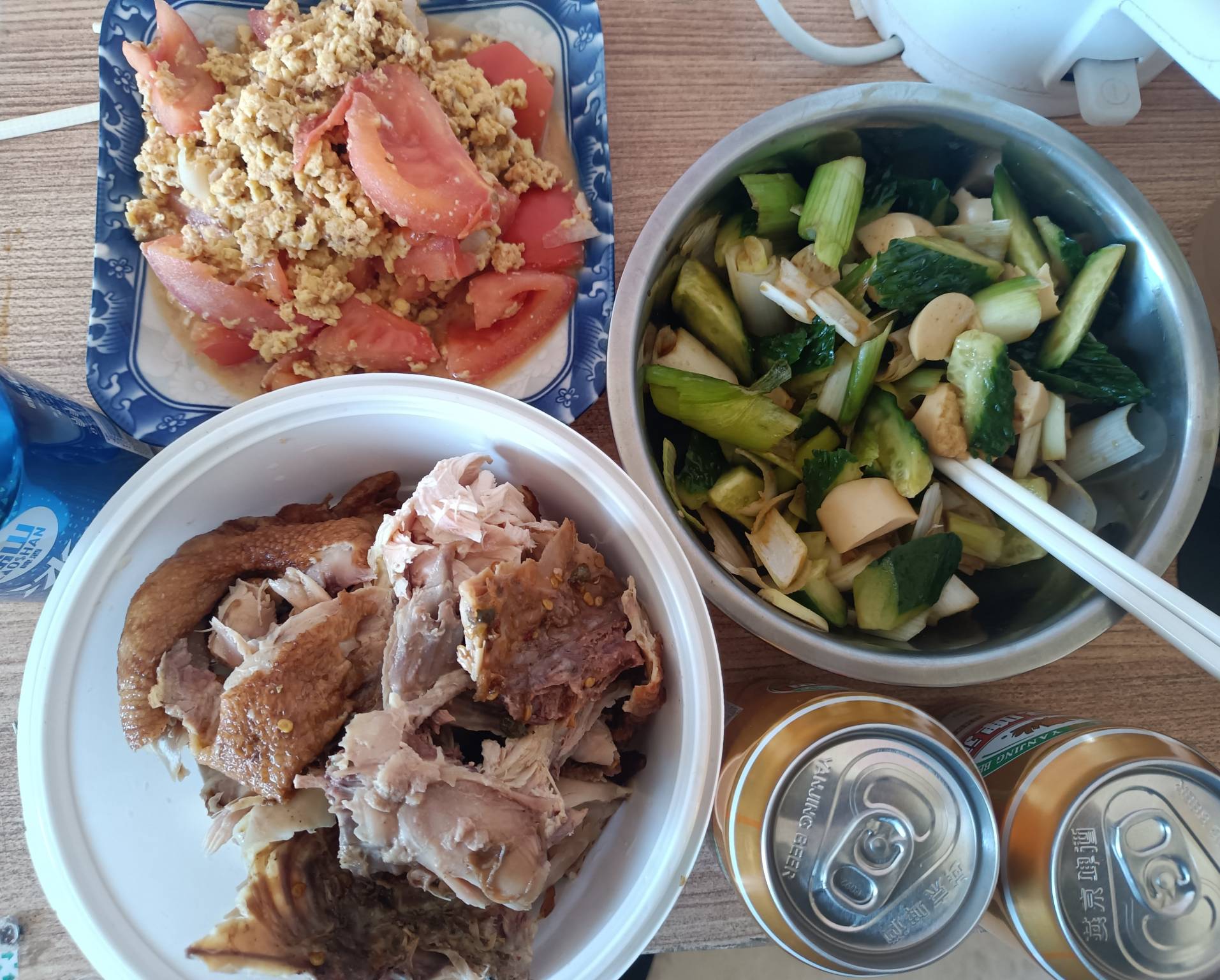 新年好老哥们，上班也好不上班也好过，一年过去了，一个人也别委屈自己，干杯老哥们

56 / 作者:生蚝熟了 / 