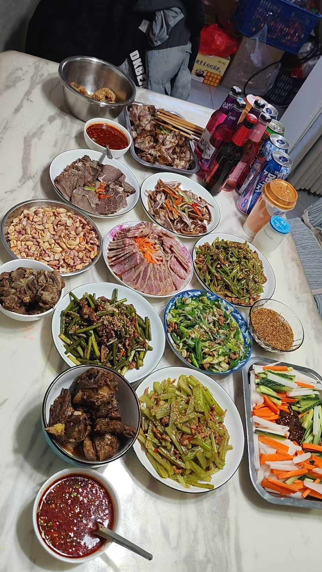 老哥们年夜饭准备中陕西人必须八个凉菜

57 / 作者:Ly199417 / 