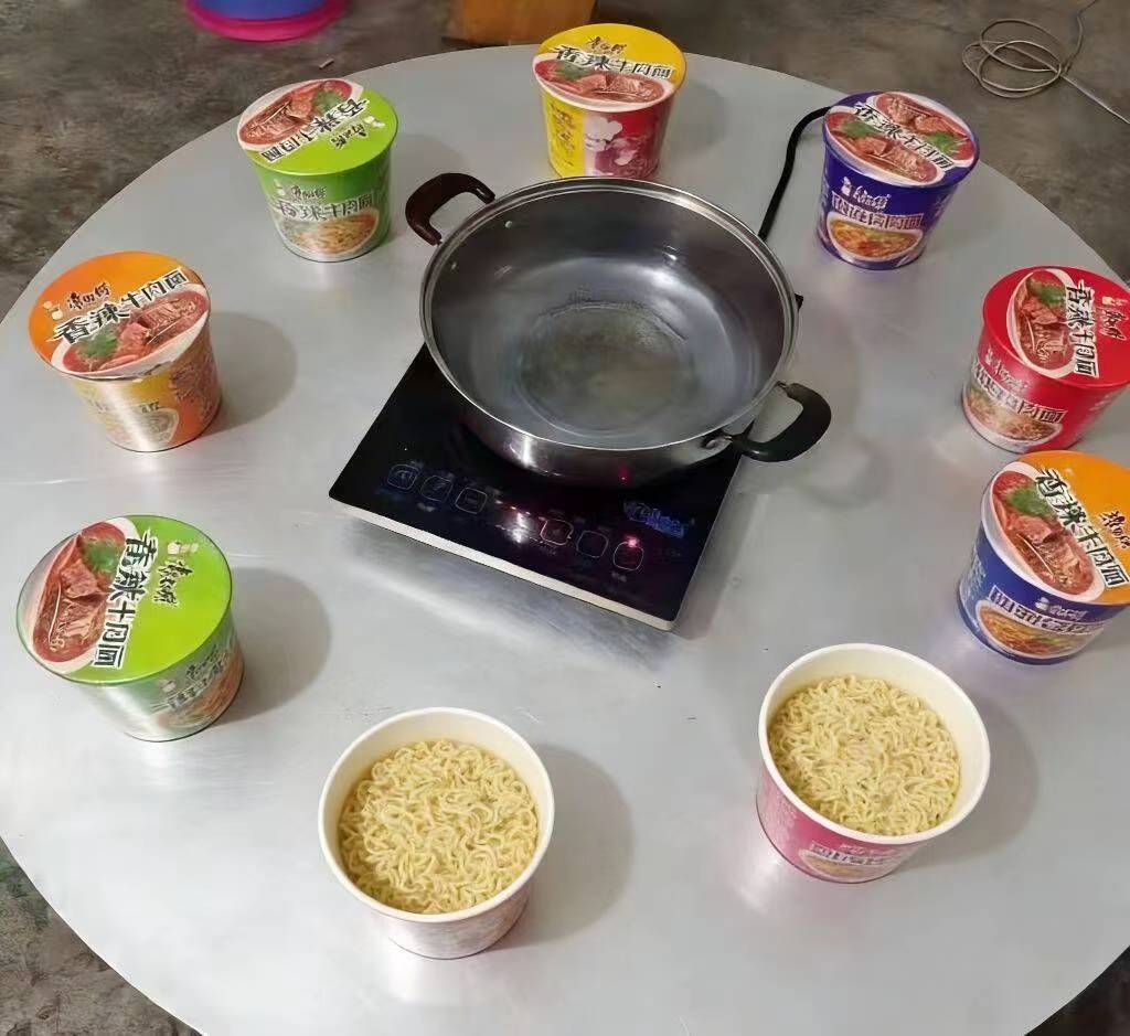 吃饭了 卡农挂壁老苟们 

9 / 作者:挂壁了混吃等死 / 