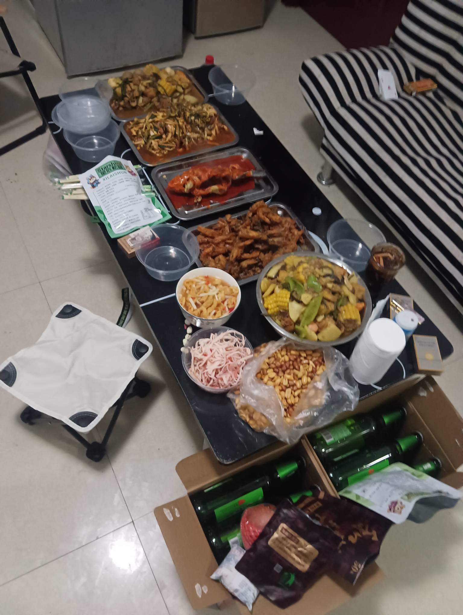 老哥们新年快乐，工友手艺不错，和工友一起过年

63 / 作者:月之光芒 / 