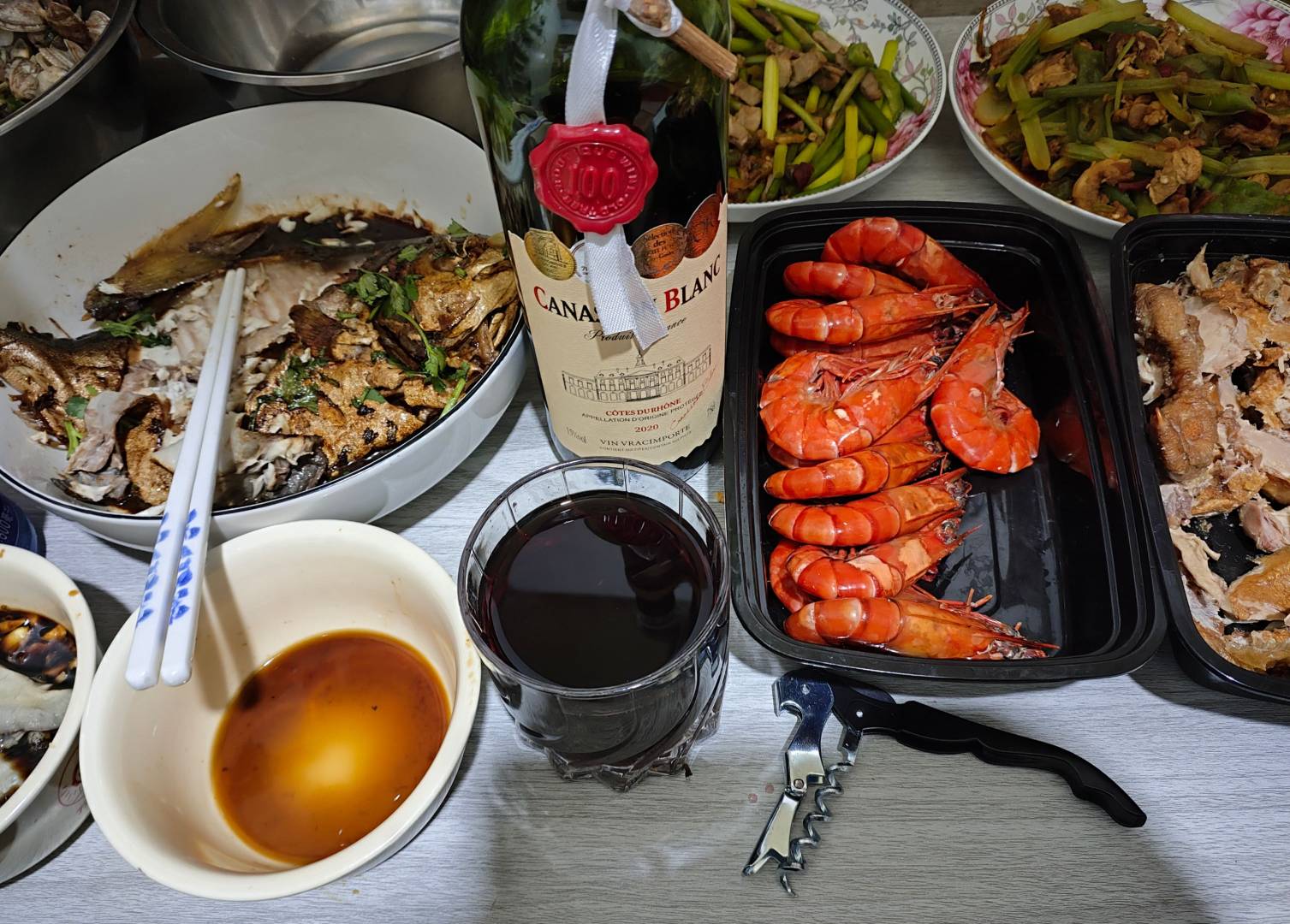 我是熬夜冠军从八点熬到现在。半斤白的，一瓶富佳伦红的，现在开始啤的了




50 / 作者:会飞的大鲨鱼 / 