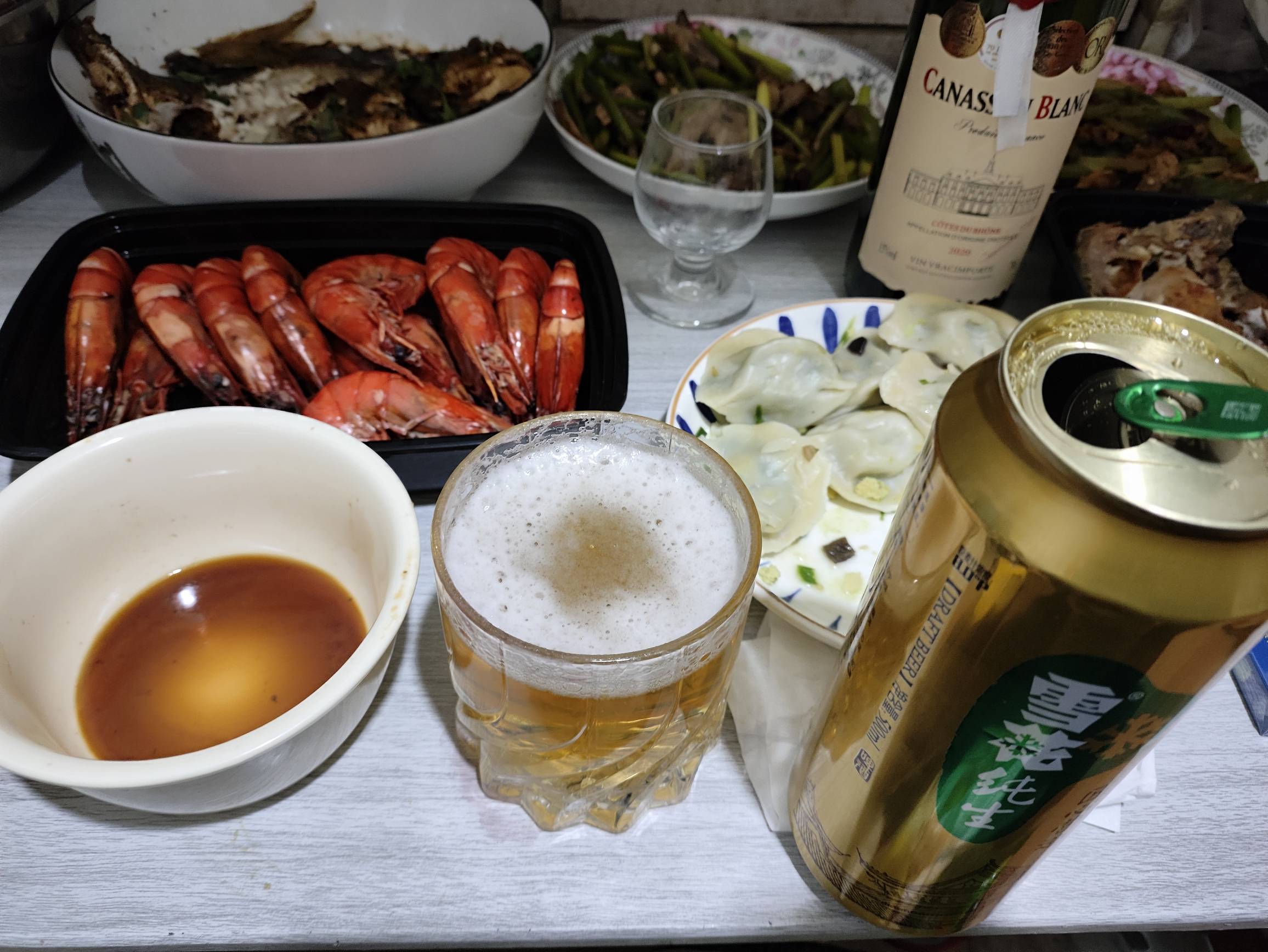 我是熬夜冠军从八点熬到现在。半斤白的，一瓶富佳伦红的，现在开始啤的了




27 / 作者:会飞的大鲨鱼 / 