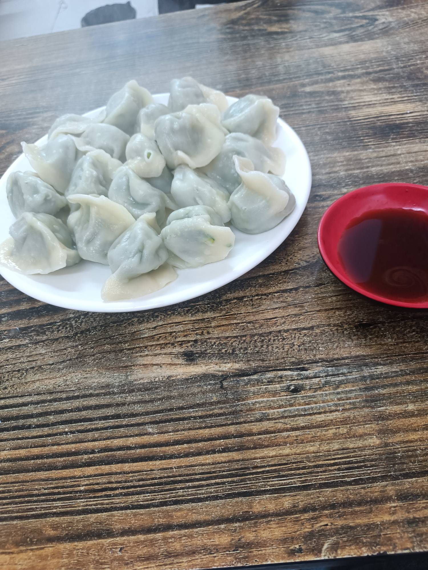 老哥们吃饺子

46 / 作者:生蚝熟了 / 