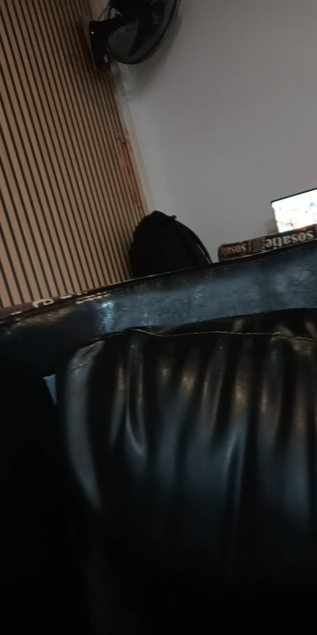 挂壁老哥过年在网吧，昨天就看见他了。今天还在这里。我也屎了，待在网吧等屎。

10 / 作者:人生无常太难 / 