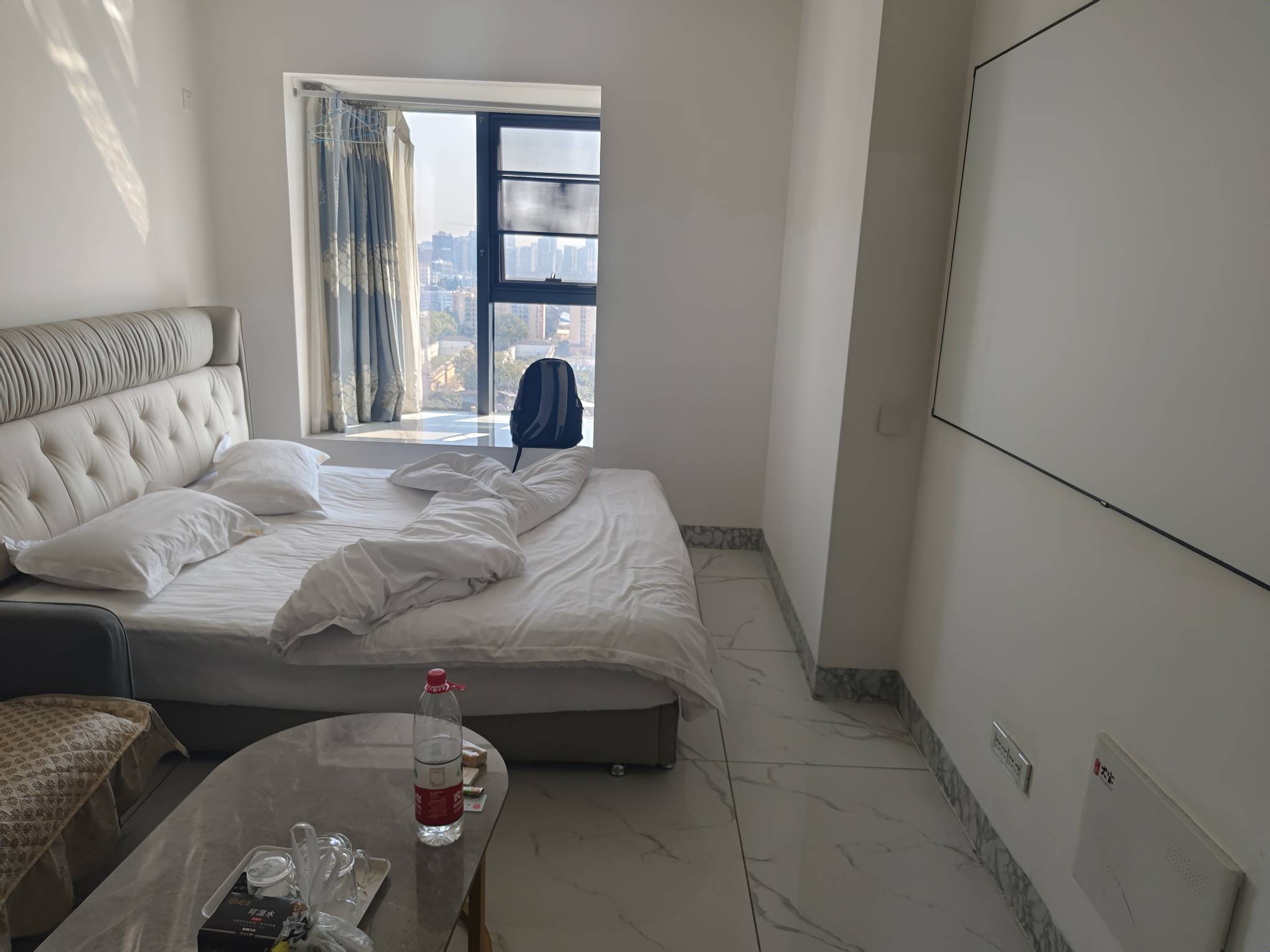 昨晚申请盼之的老哥呢，都在酒店享受了？
28 / 作者:三朵桃花 / 