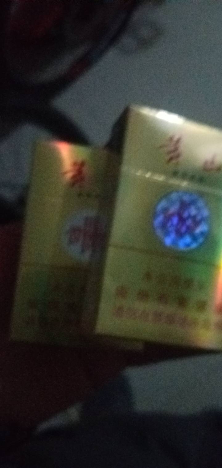 今年过年跟去年不一样了啊，刚准备去网吧买两包烟的，出门一看，超市关门，便利店都开19 / 作者:霸天hh / 