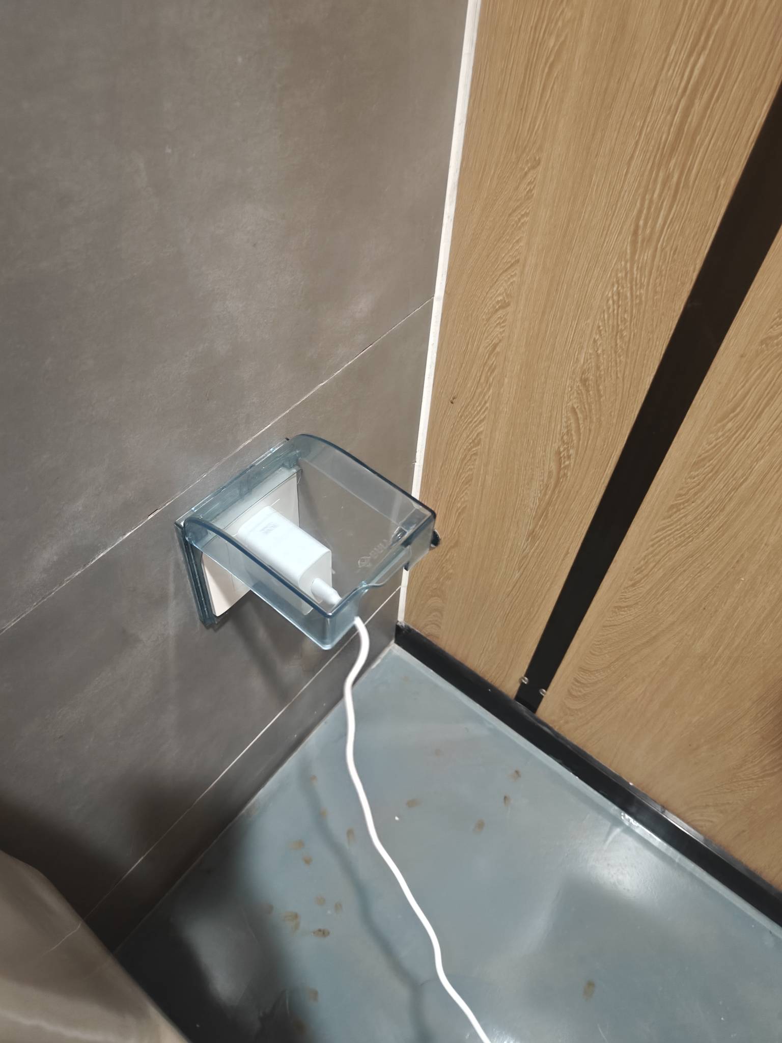 挂壁厕所中，广东好冷啊今天


57 / 作者:电竞经理回电 / 