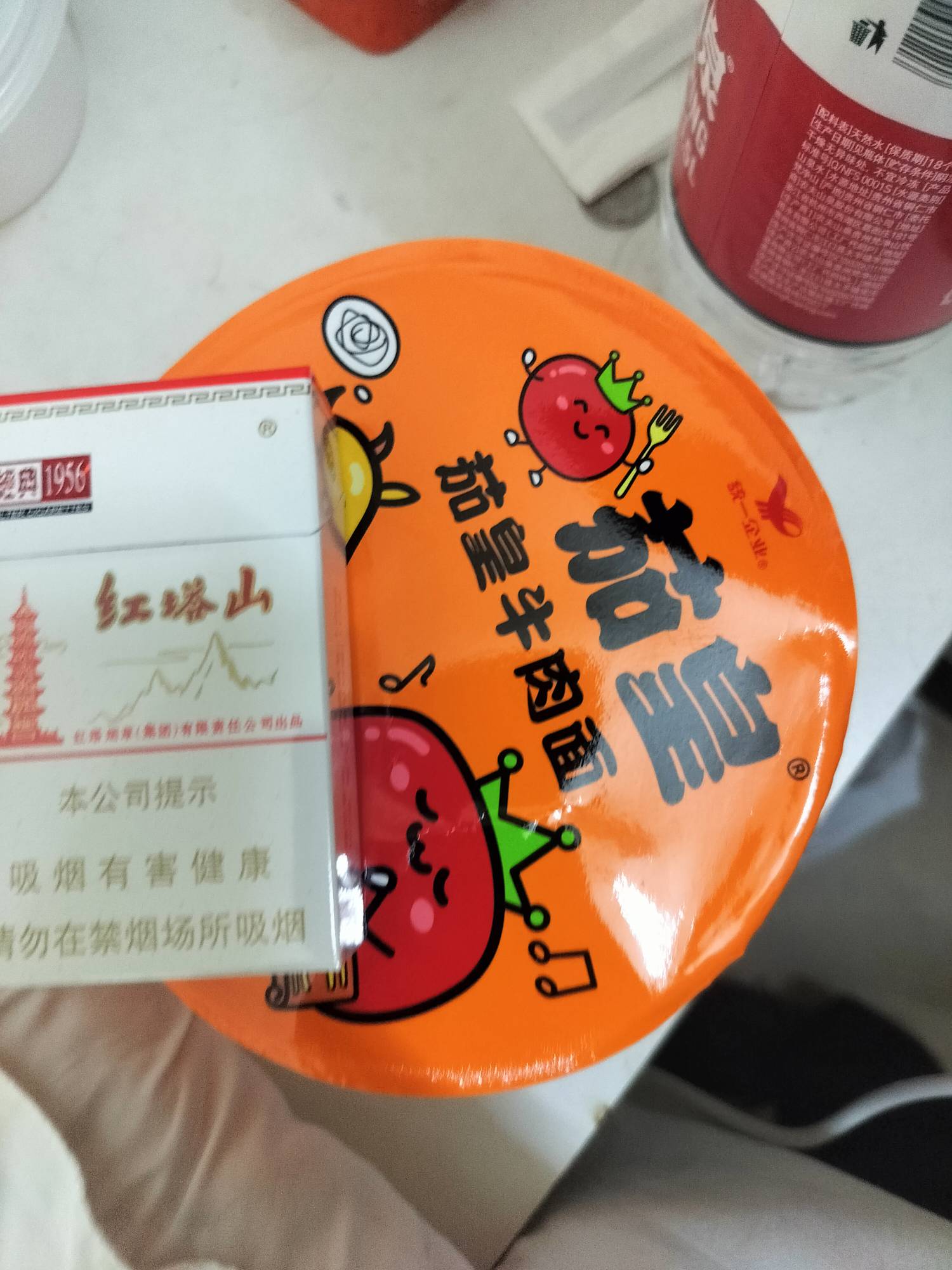 今天第一顿，刚去外面没一个小卖部开门还好有一包泡面，不然泡面都没有吃


63 / 作者:等风莱山区 / 