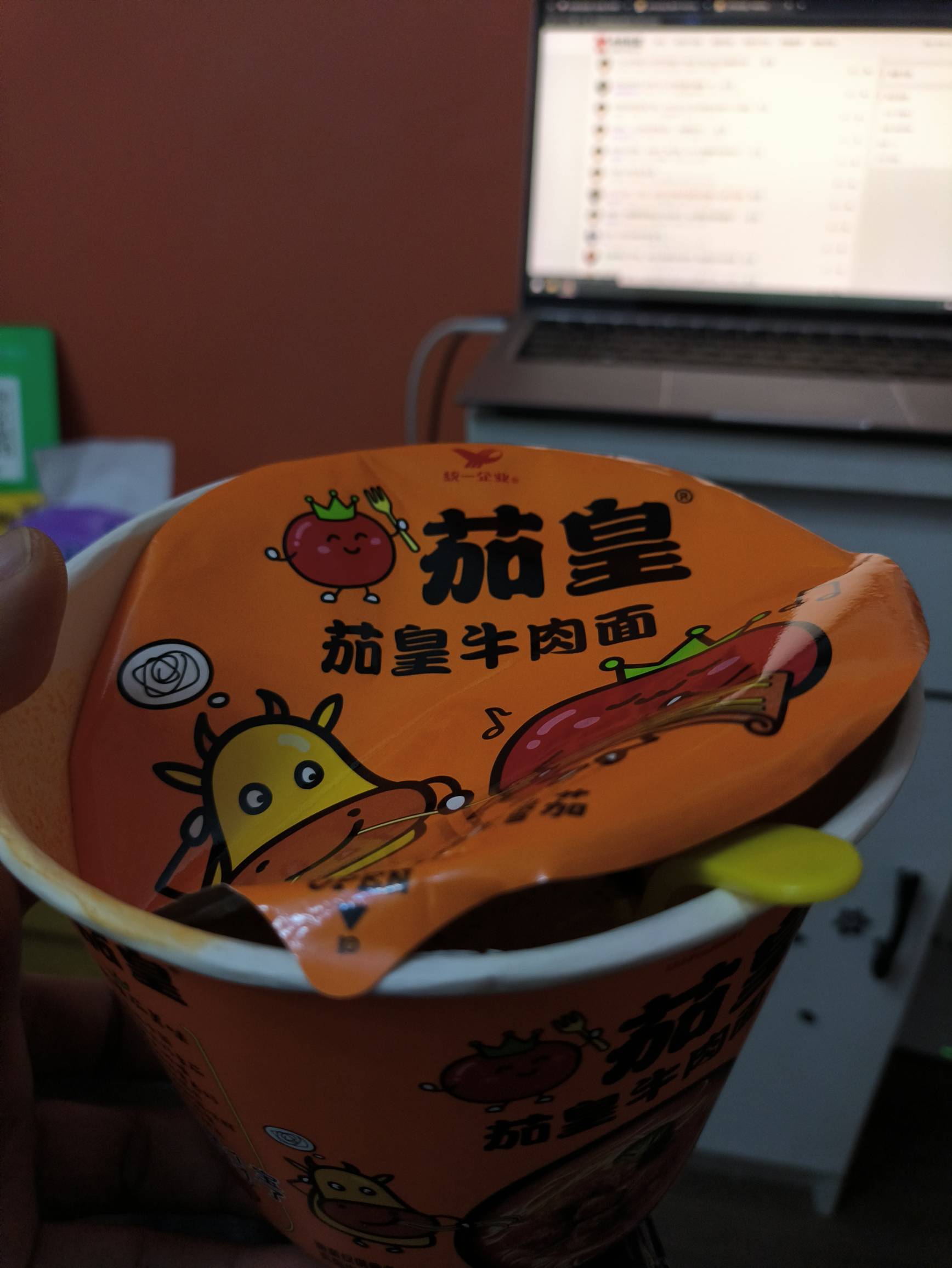 今天第一顿，刚去外面没一个小卖部开门还好有一包泡面，不然泡面都没有吃


47 / 作者:摇摆的苏丹 / 