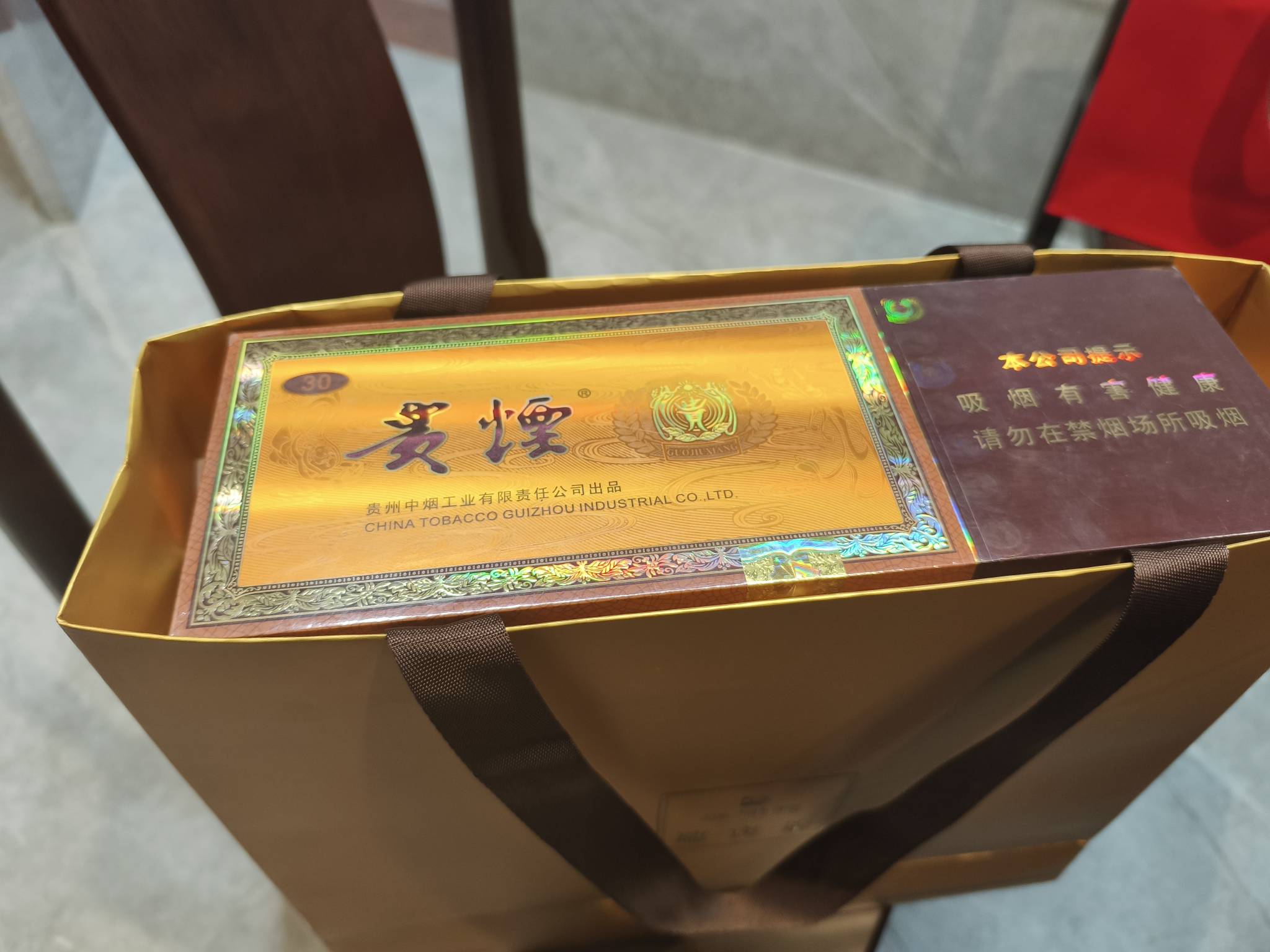 这条烟值钱吗？能卖多少别人送的

74 / 作者:YX不慌张 / 