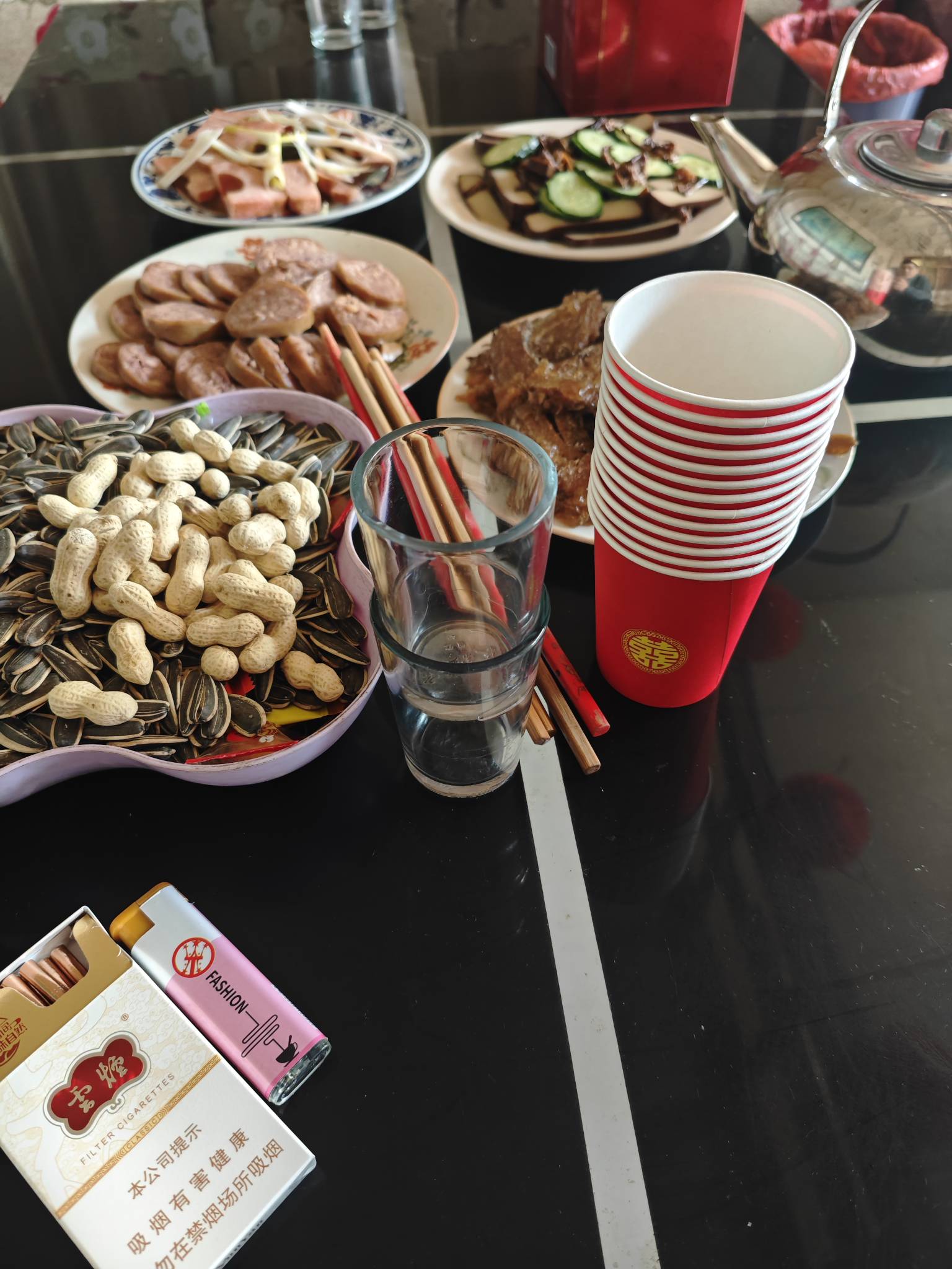 开整，早上喝中午喝晚上喝，像打了麻药一样一整天都是不清醒，也好，烦心事暂时抛到脑86 / 作者:口味王 / 