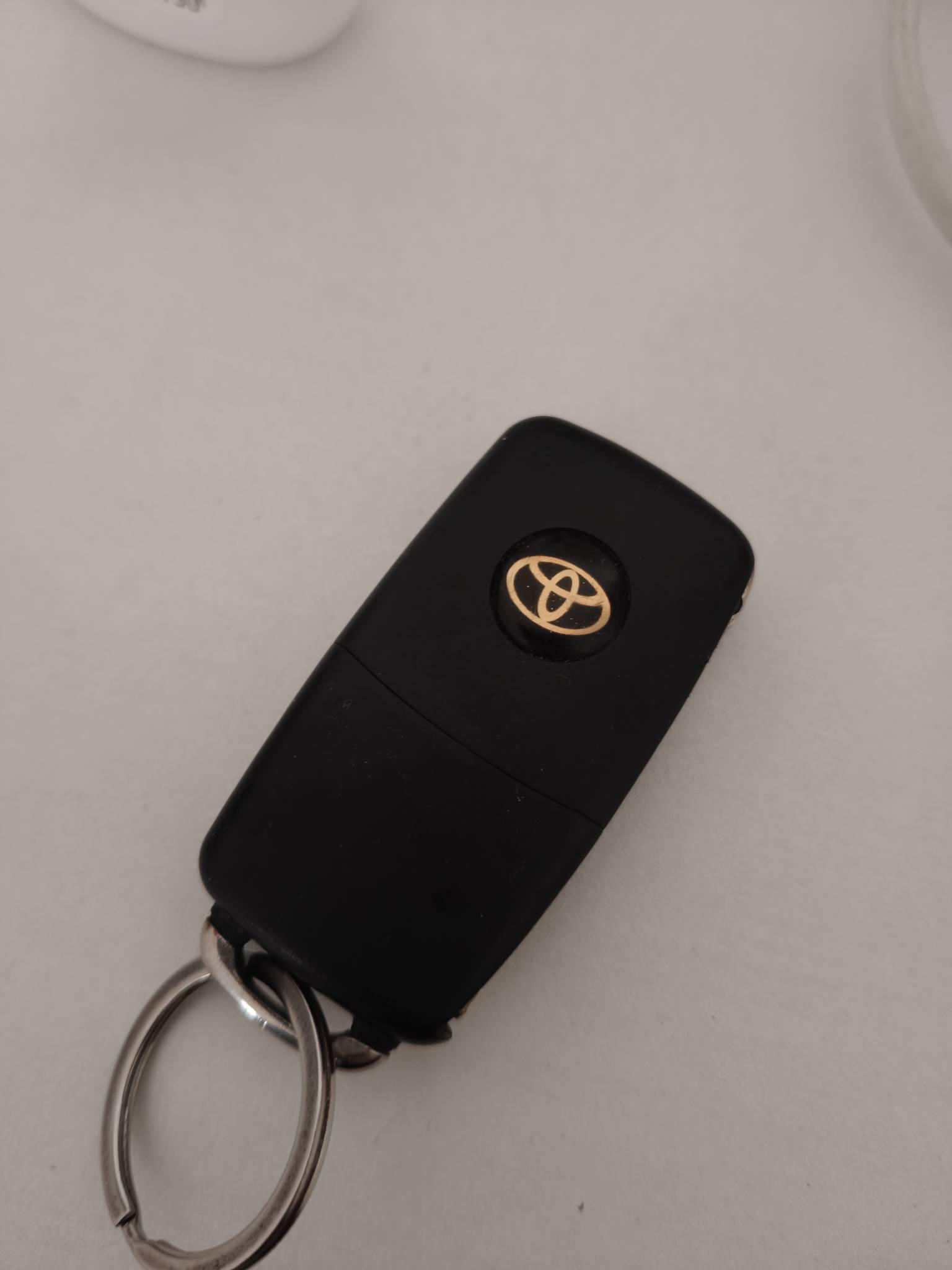 有房有车又怎么样，尤其是车，4年前8万买的，现在就值3万，每年加油5000，保养800，车76 / 作者:陈苦苦 / 