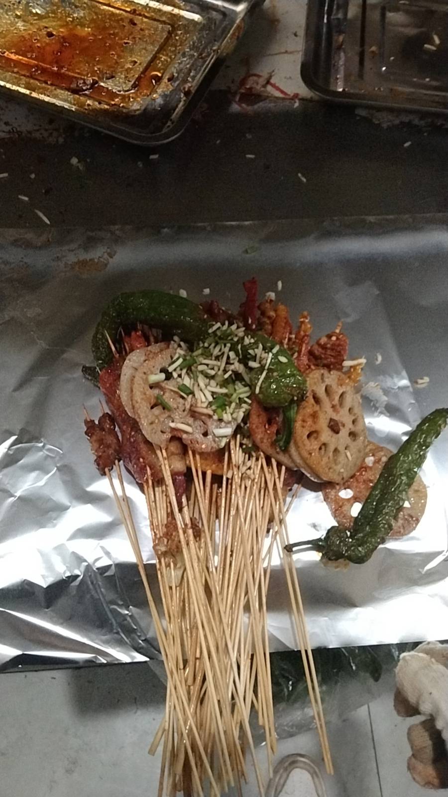 老哥们来吃烧烤了

0 / 作者:独立日 / 