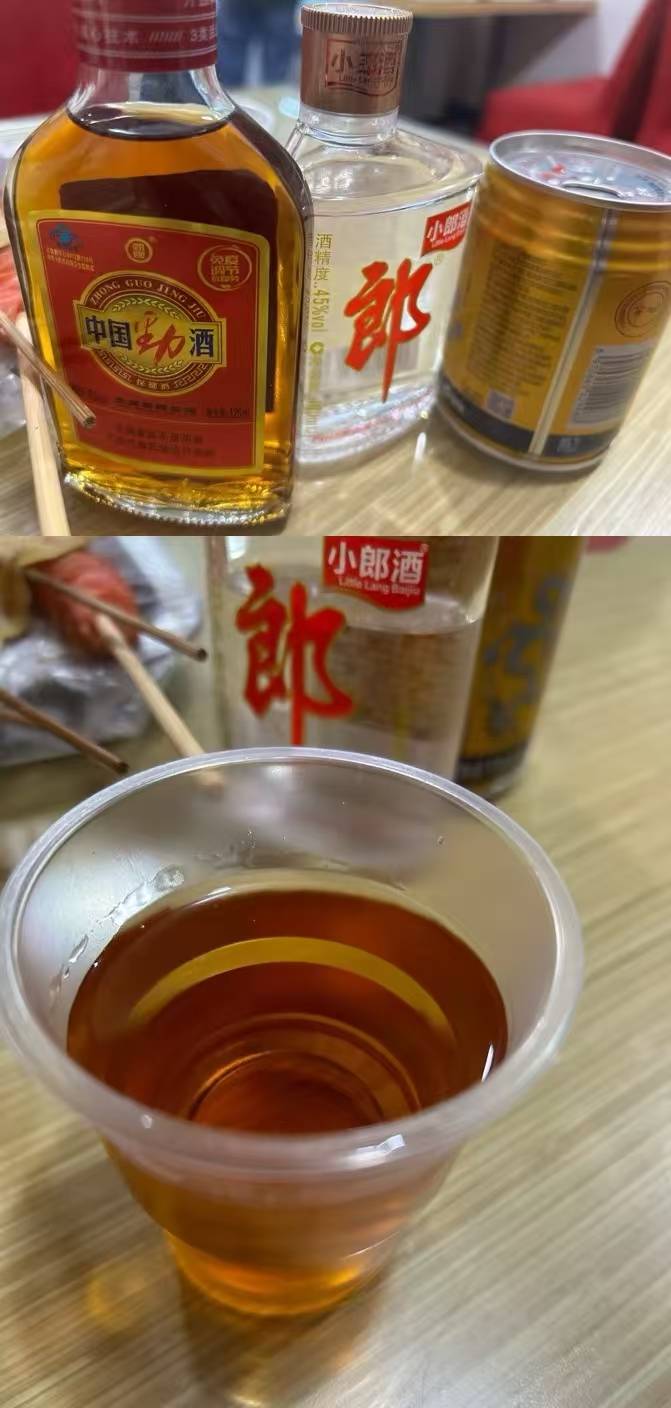 过年了，喝中国劲酒，打亲朋好友

100 / 作者:挂比了救我鸭 / 