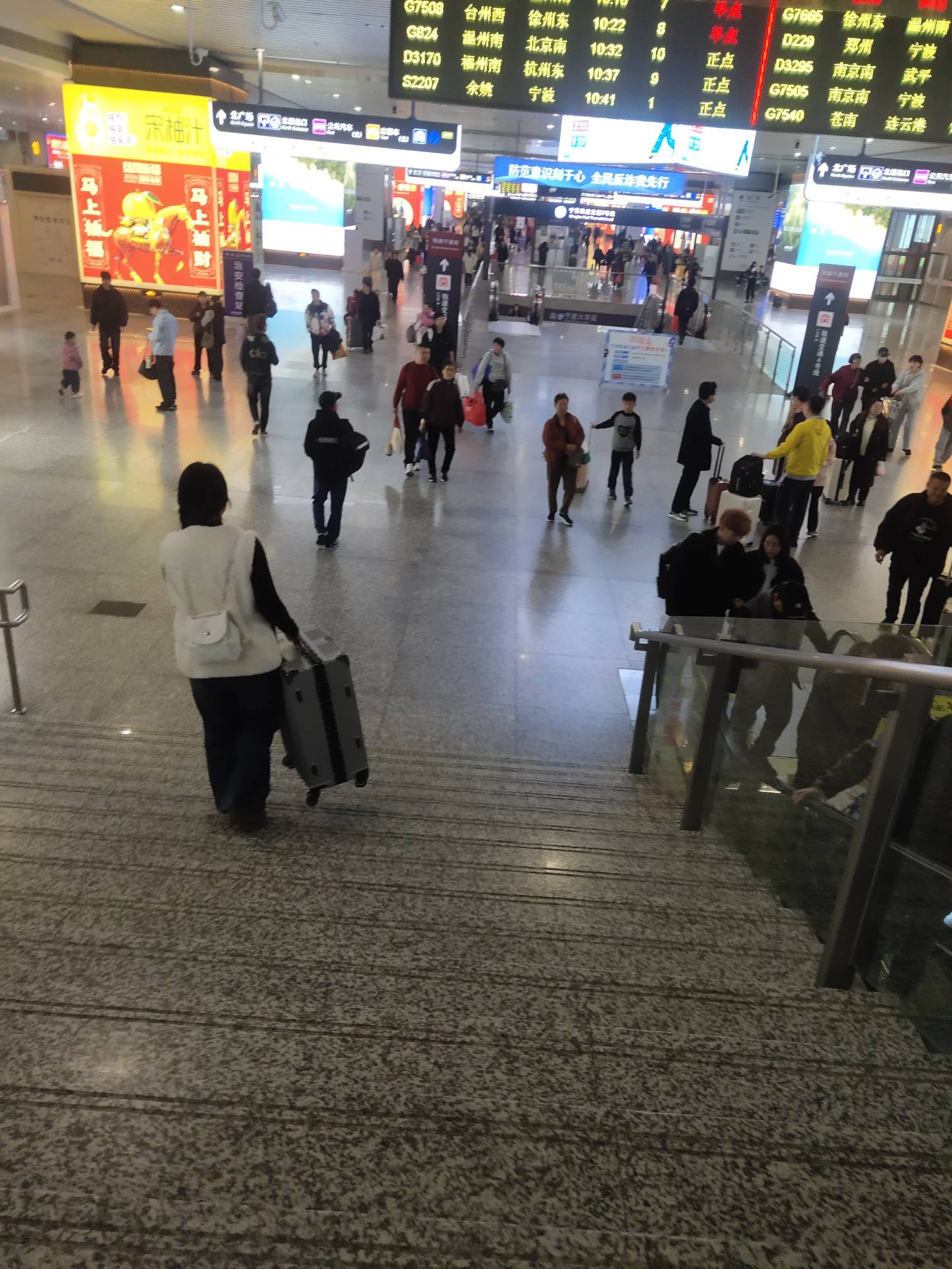 老哥们别睡了，起来嗨



92 / 作者:一路向前8 / 