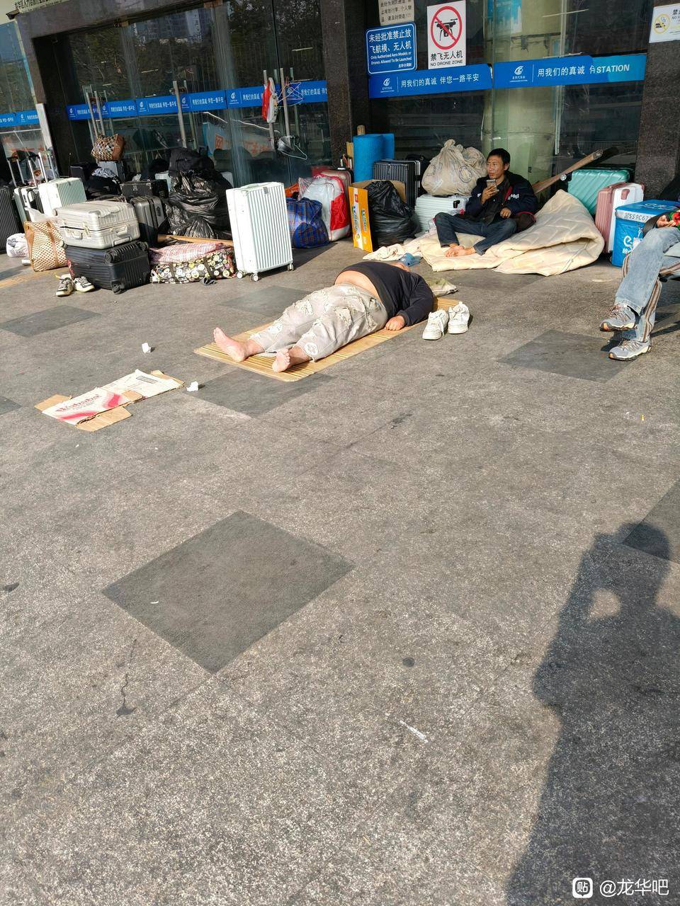 快来龙华车站主持大局


92 / 作者:梦回大唐做王爷 / 