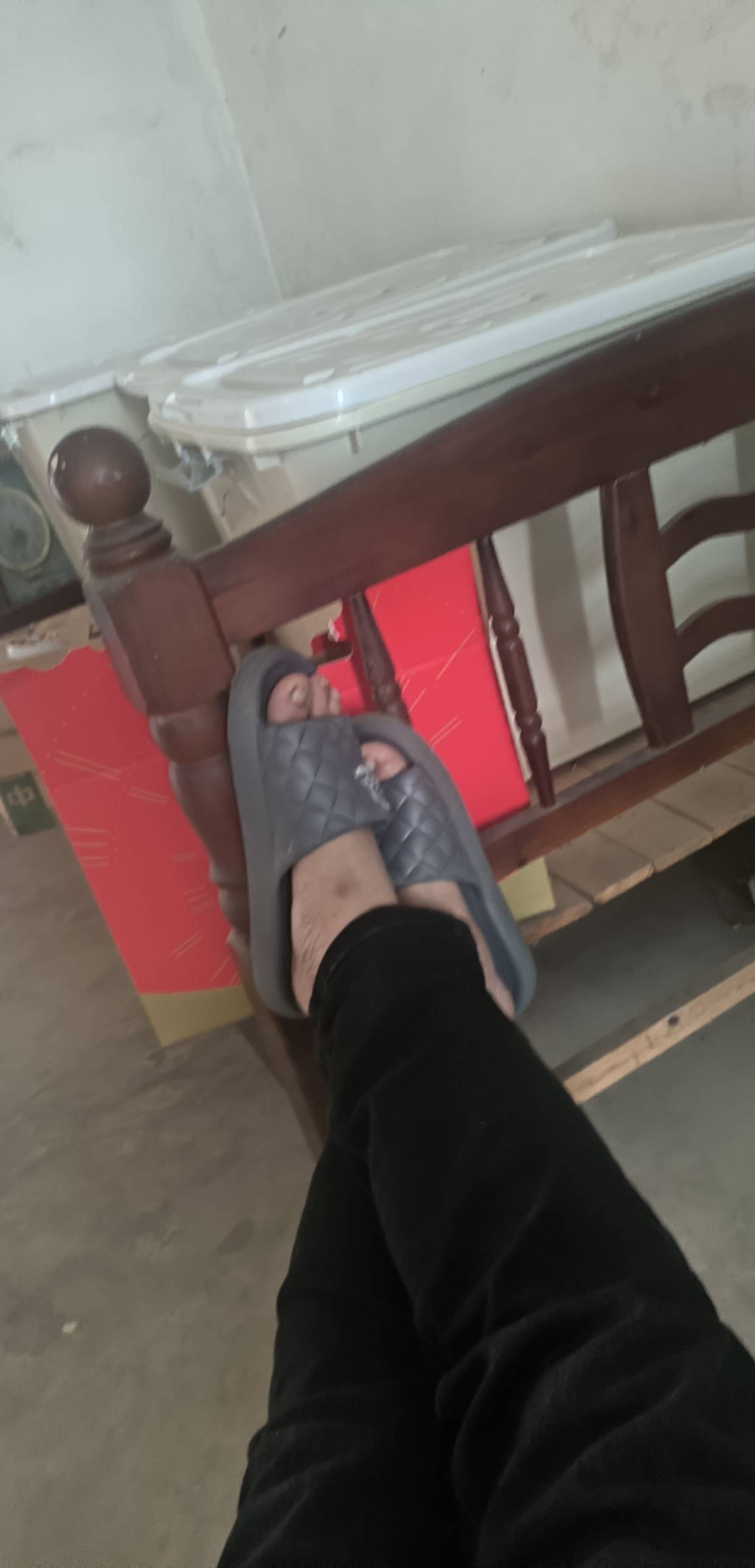 初九才上班，没钱又不岀门，回来过年比上班难受了，其实回来过到初二就够了


72 / 作者:大学毕业 / 