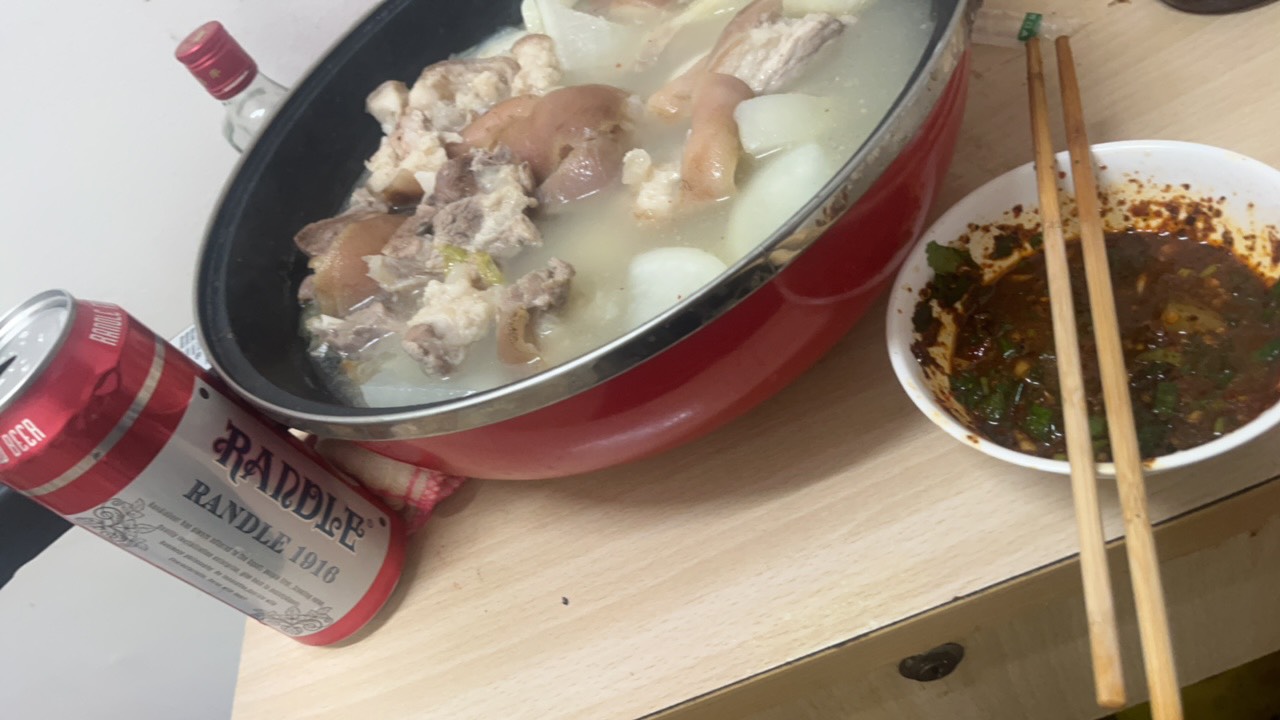 冬吃萝卜夏吃姜。一个人的挂b生活。

99 / 作者:手工店刷朋友圈的虾片 / 