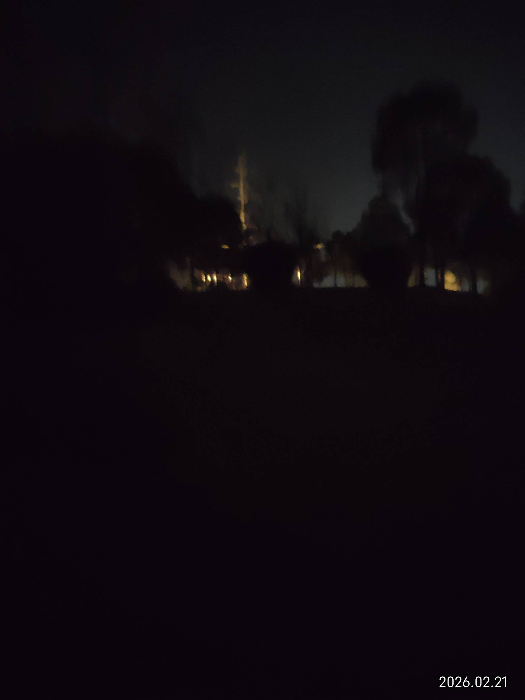 老哥们，今天开始正式瘫痪公园了，




17 / 作者:红菜苔 / 