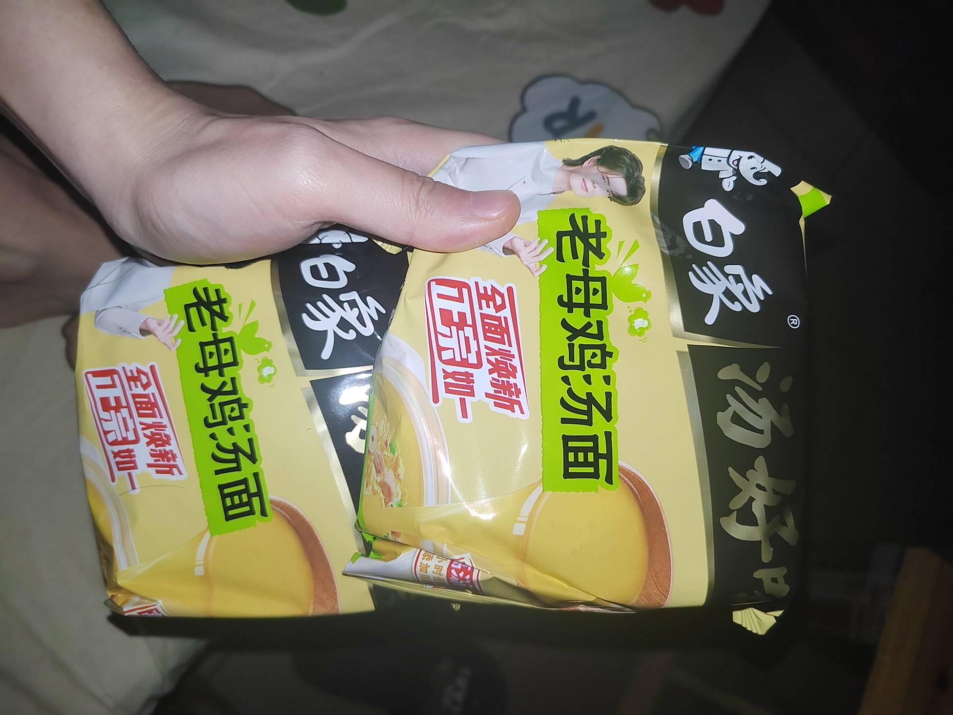 女朋友跟了我三年，她一直爱喝我给她煮的鸡汤，差不多每个星期都要喝几次，每次她下班28 / 作者:挂比了救我鸭 / 