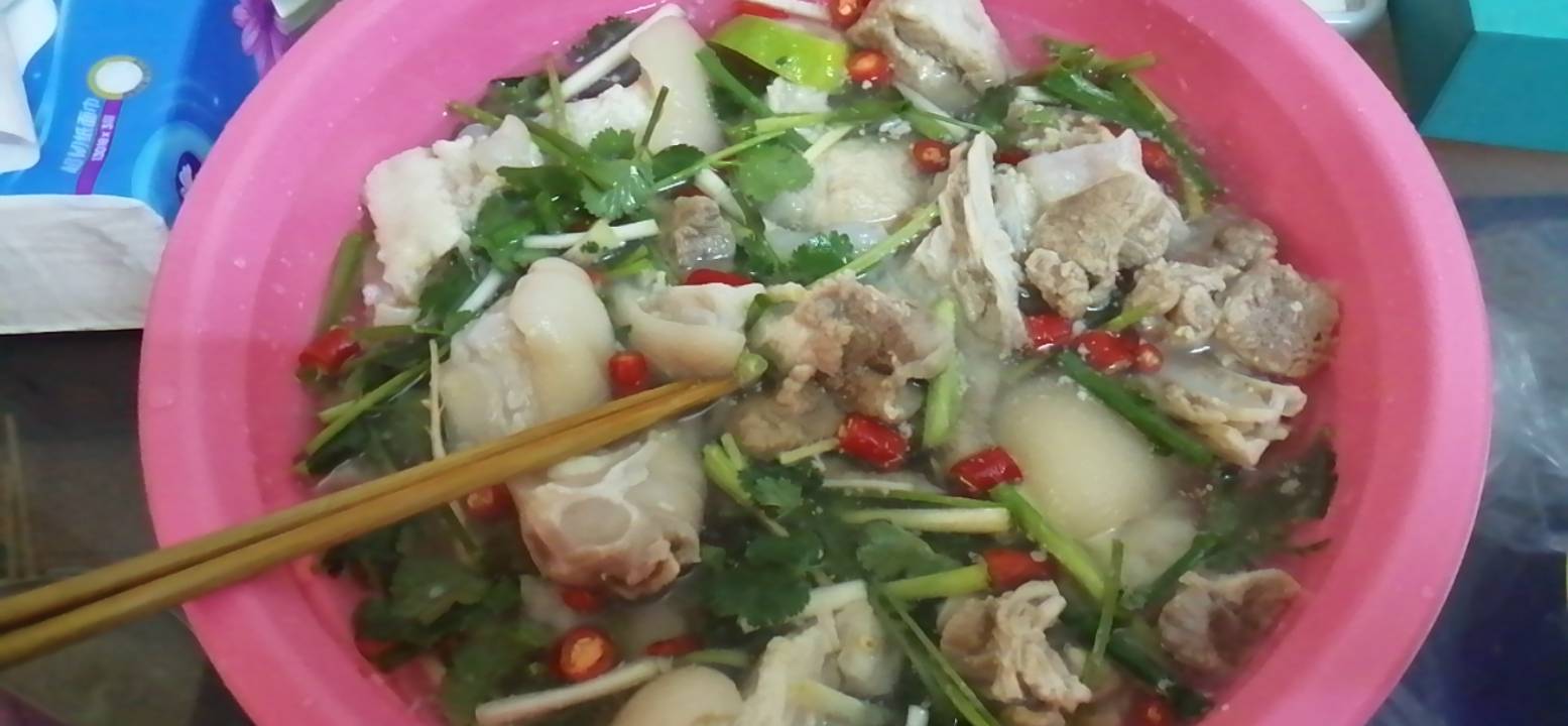 老哥自己弄的，花了一百多

99 / 作者:专业吃席 / 