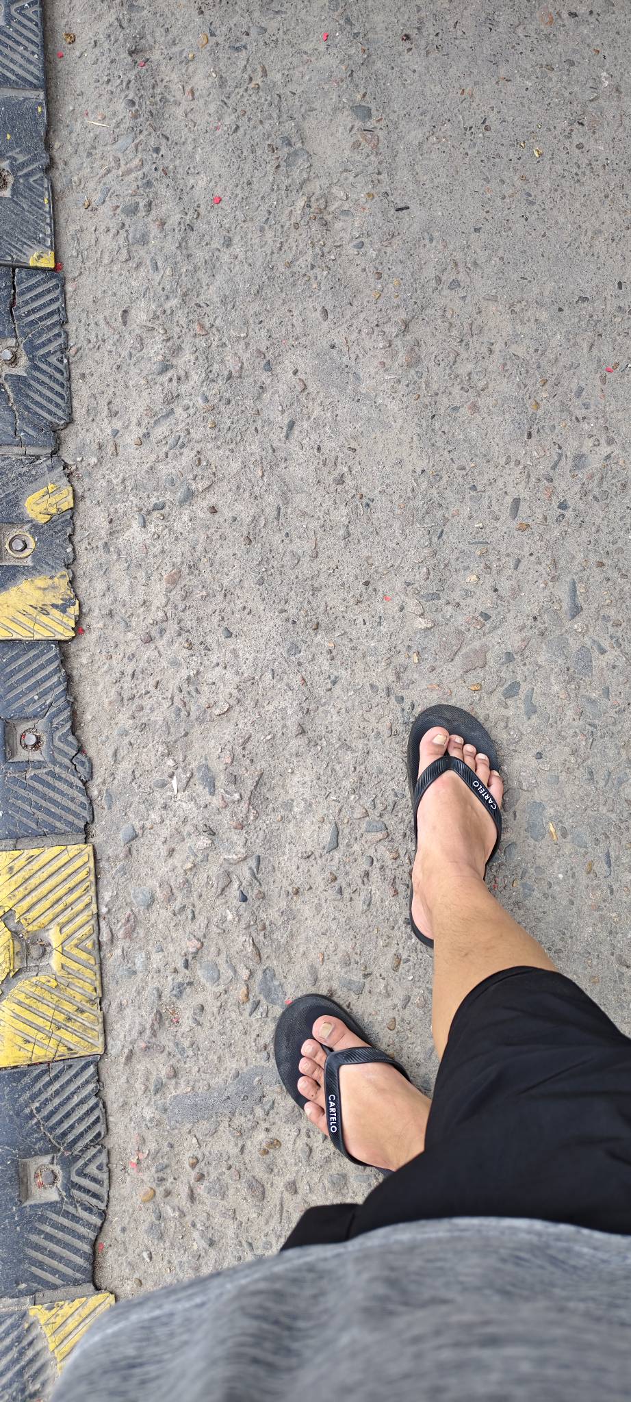 广东不愧是挂壁福地，短衣短裤加拖鞋，老哥们，别去江浙沪了，北江浙沪天气太冷了，不47 / 作者:卡农-老哥 / 