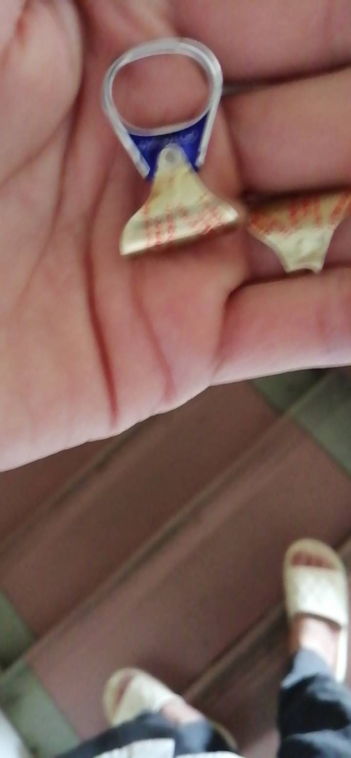 这啤的买两瓶中两瓶，奸商老是骗我喝酒

70 / 作者:专业吃席 / 