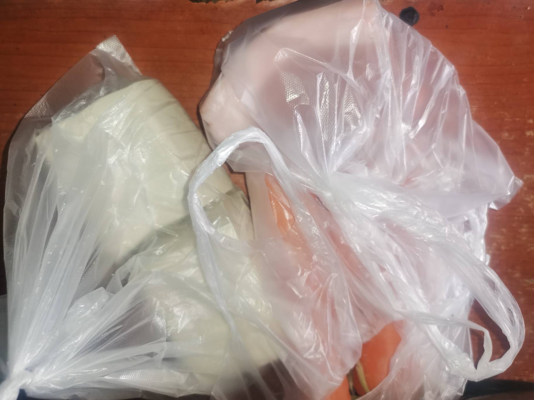 7块的肉3块豆腐3块胡萝卜，这比点外卖划算多了，还能吃一整天。

87 / 作者:保证不在违规 / 