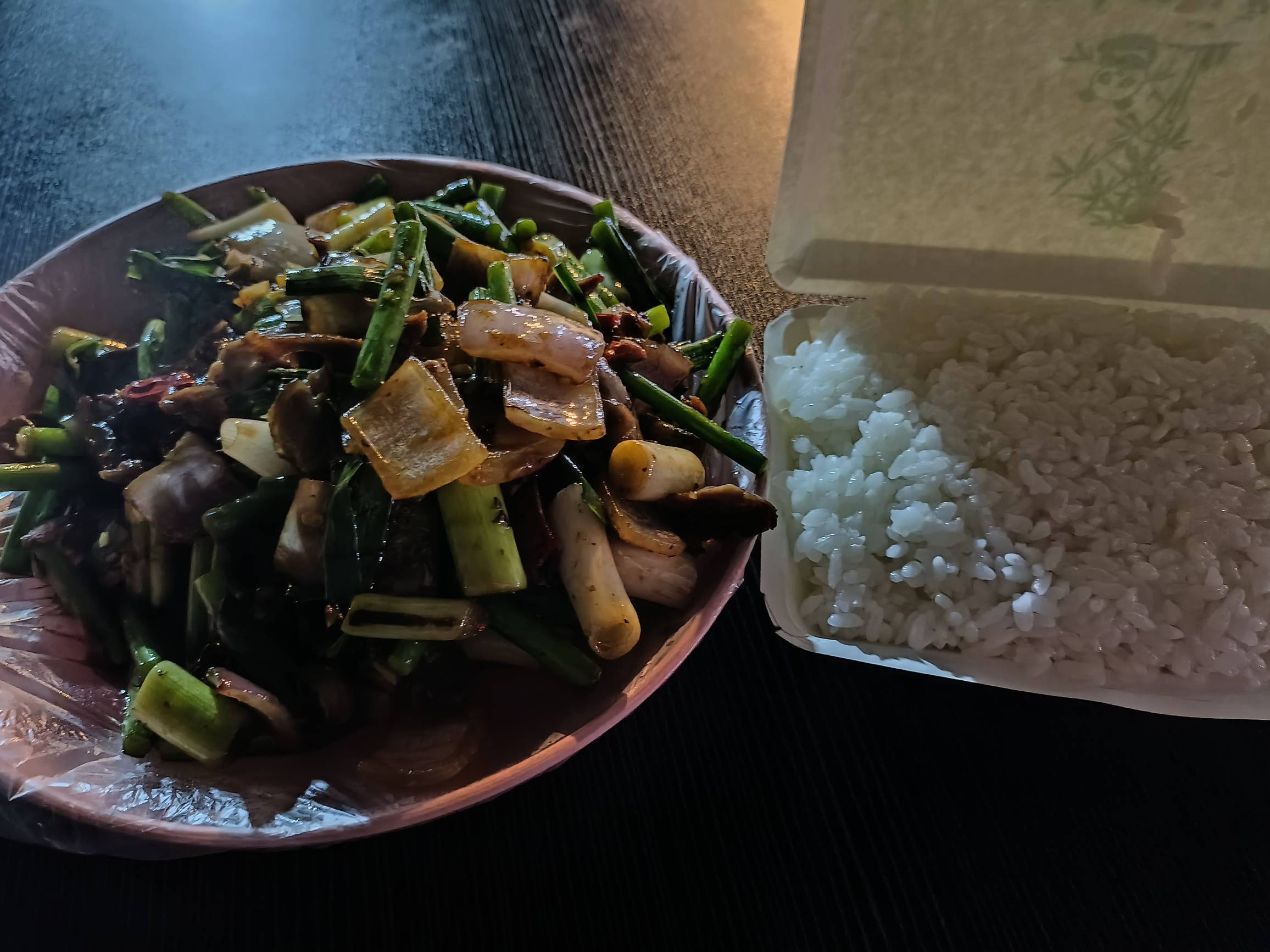 深夜路边摊鸡胗炒蒜苗

98 / 作者:网恋被骗五千块 / 