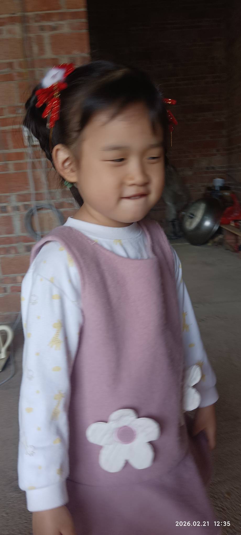 今年是出不去了，在家照顾老人，哥姐补贴2000一个月，伙食费另外给，没办法了，个个都13 / 作者:永恒yi / 