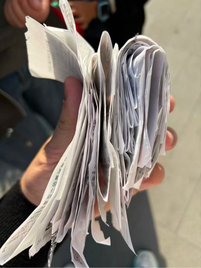 在发票摇奖的城市，老哥们速去永辉门口捡小票，扫码开票的方便得很

8 / 作者:卡农从不缺人才 / 