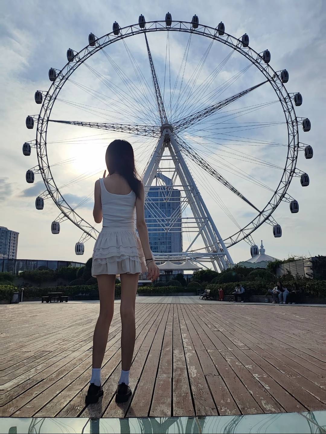 本人女，22岁找男朋友
要求
1：要长得帅的，身材必须特别好的，要特别有钱的
2：要脾99 / 作者:先天挂逼圣体 / 