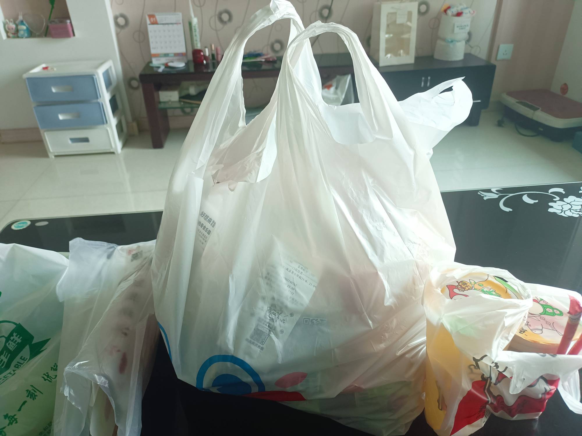 这一兜子零食又可以吃一礼拜了

55 / 作者:顾小贝 / 