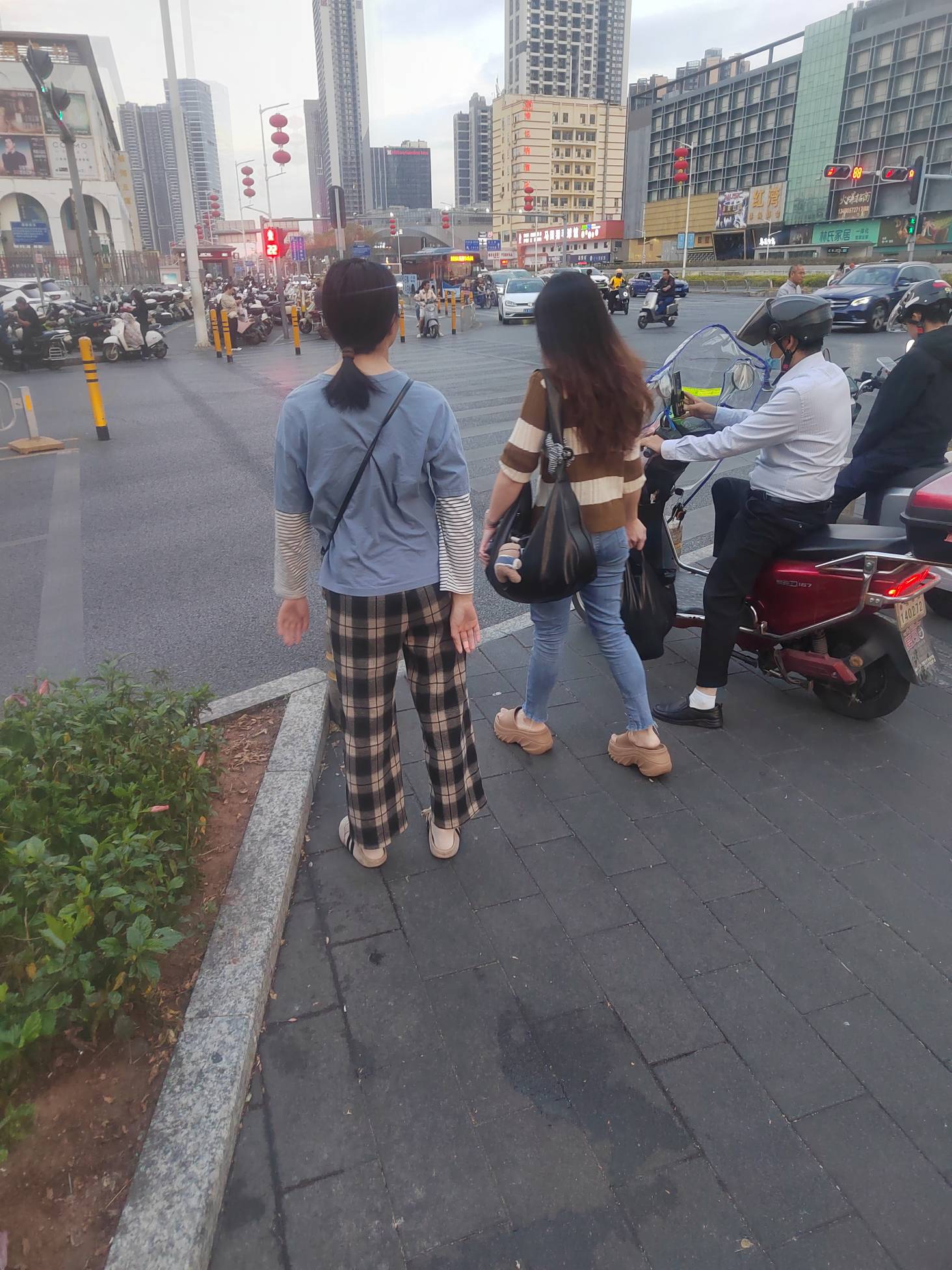 每天躺在挂壁房里，我已经9天没出门了



90 / 作者:祁同伟 / 