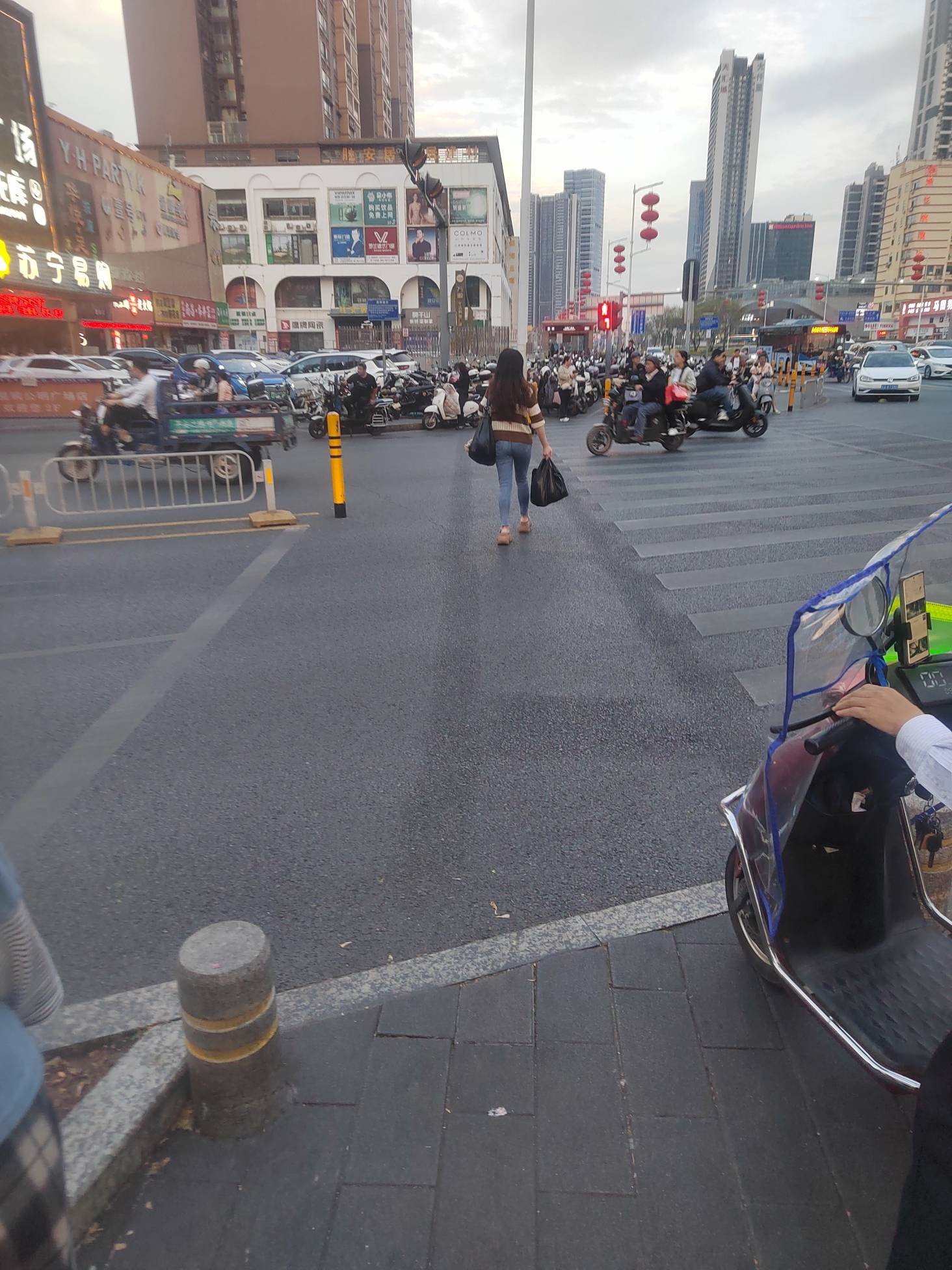 每天躺在挂壁房里，我已经9天没出门了



36 / 作者:祁同伟 / 