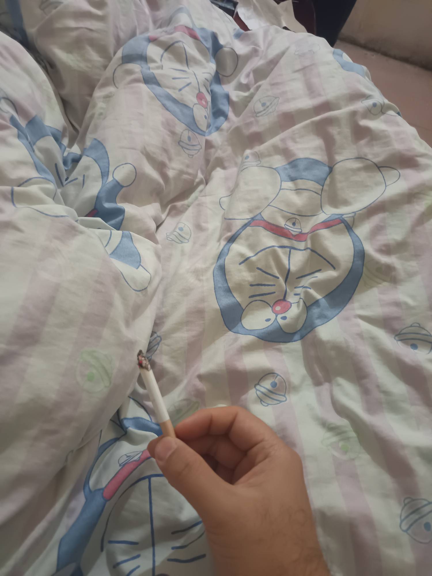 老哥们进厂打螺丝吧，厂里不是人待的，十个小时手要不停的干，上个厕所还要找人替没人39 / 作者:小爪哇 / 