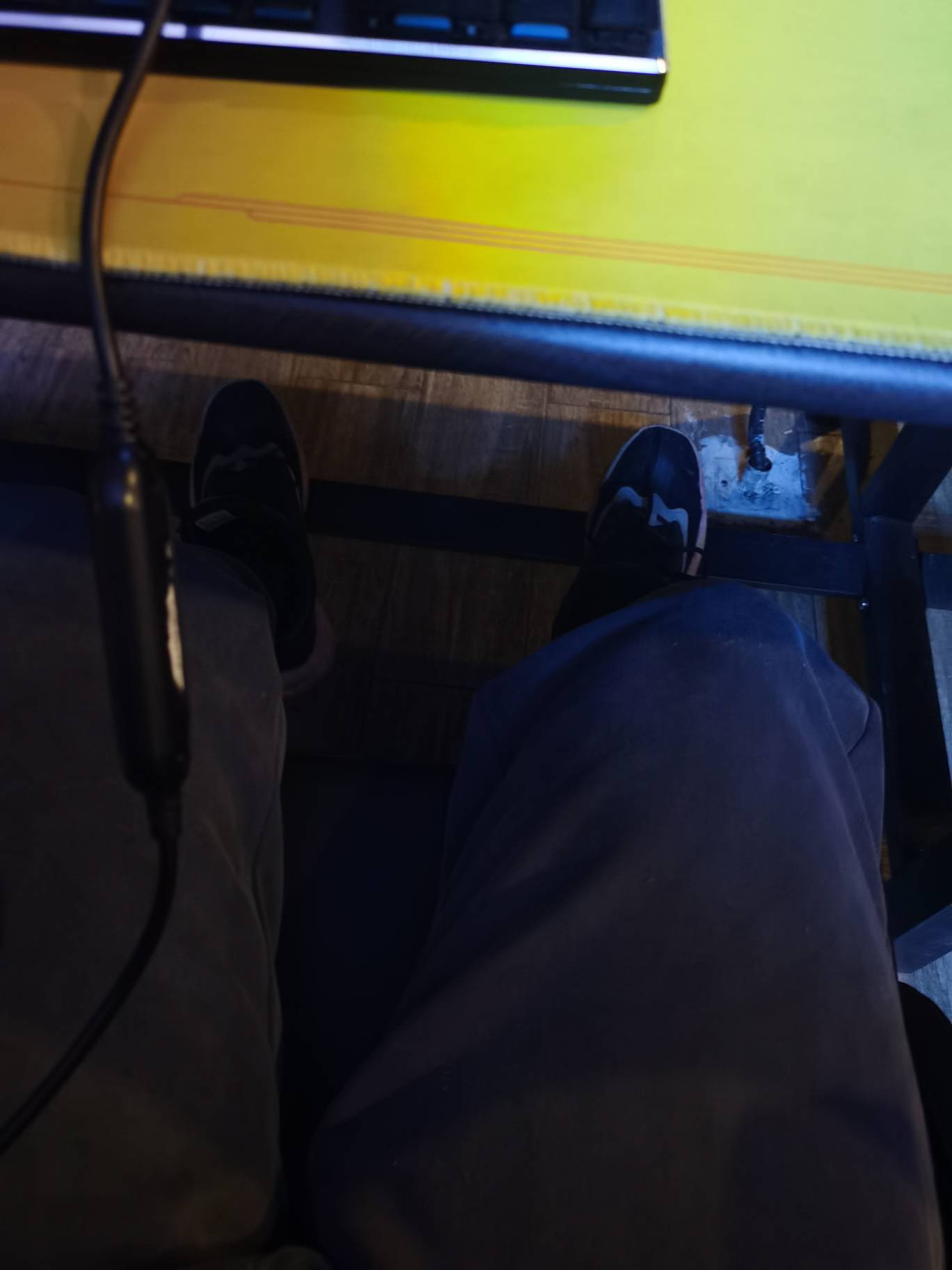 接上一贴 做了30快单子 来网吧开了通宵20 泡面7块钱 三块钱矿泉水 明天也不知道怎么办42 / 作者:可不可以再爱你 / 