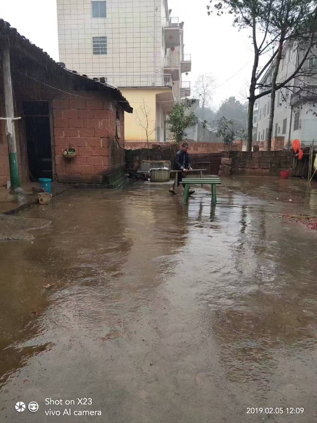 卡农人多起来了挂壁仔都出来了，躺尸了，们不去找厂，在躺尸就老了

0 / 作者:，鸡你太美 / 