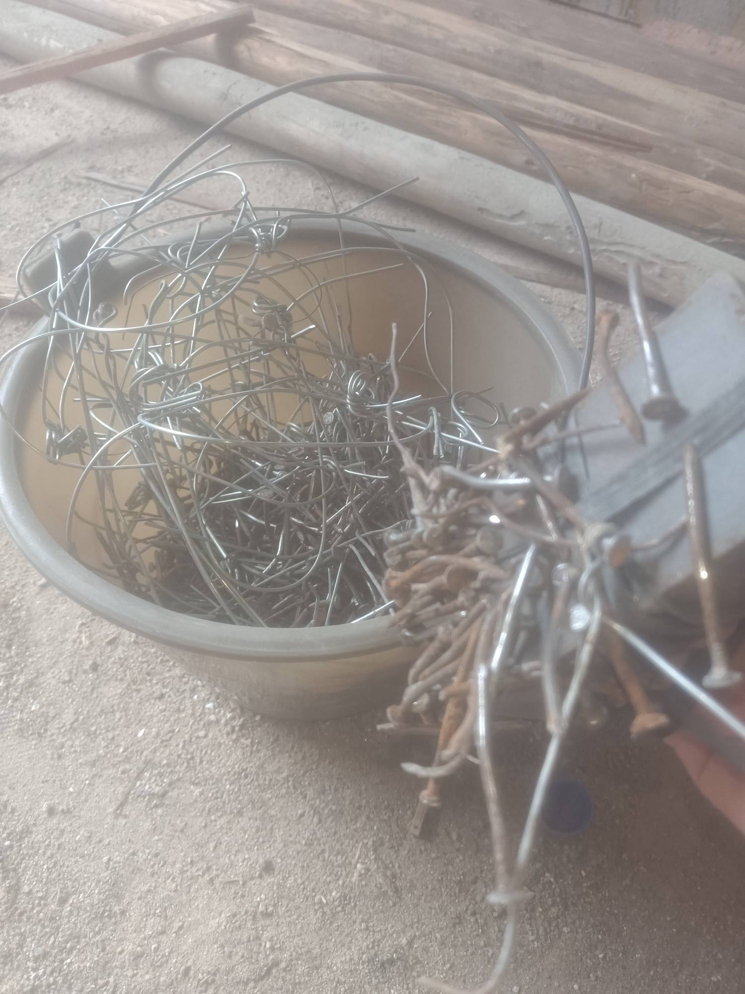 开工了，各位老板们。猪脚饭到手



70 / 作者:卡农~南同学 / 