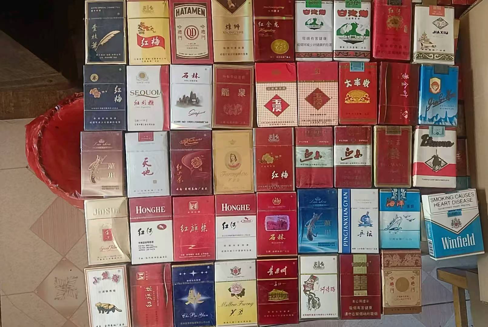 老哥们我就喜欢收集老烟老酒，这是我收集的，来看看有你抽过的吗

83 / 作者:回忆回忆2001 / 