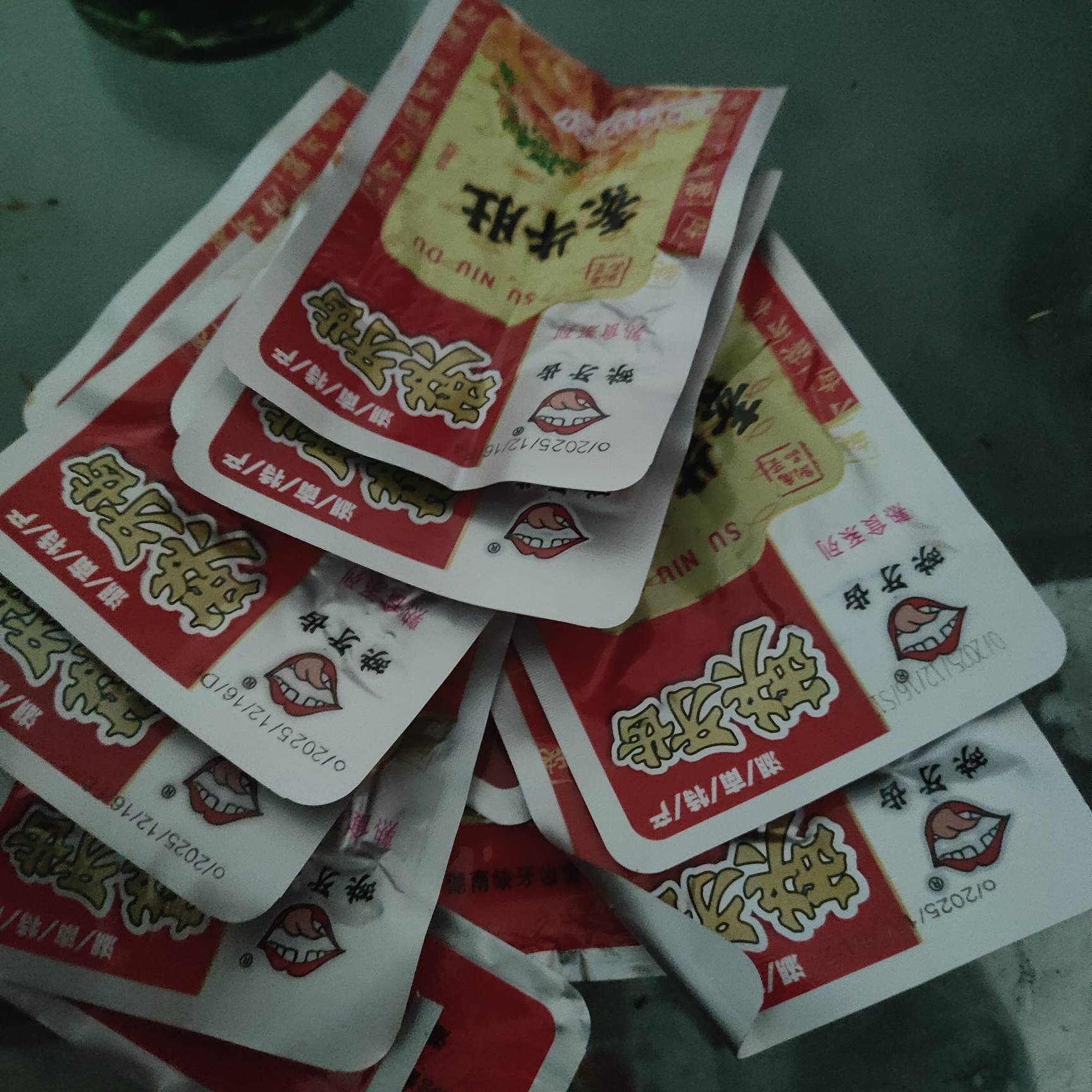 这玩意吃的时候有多爽，吃完了就有多难受，刺激死我了。

98 / 作者:爻辞 / 