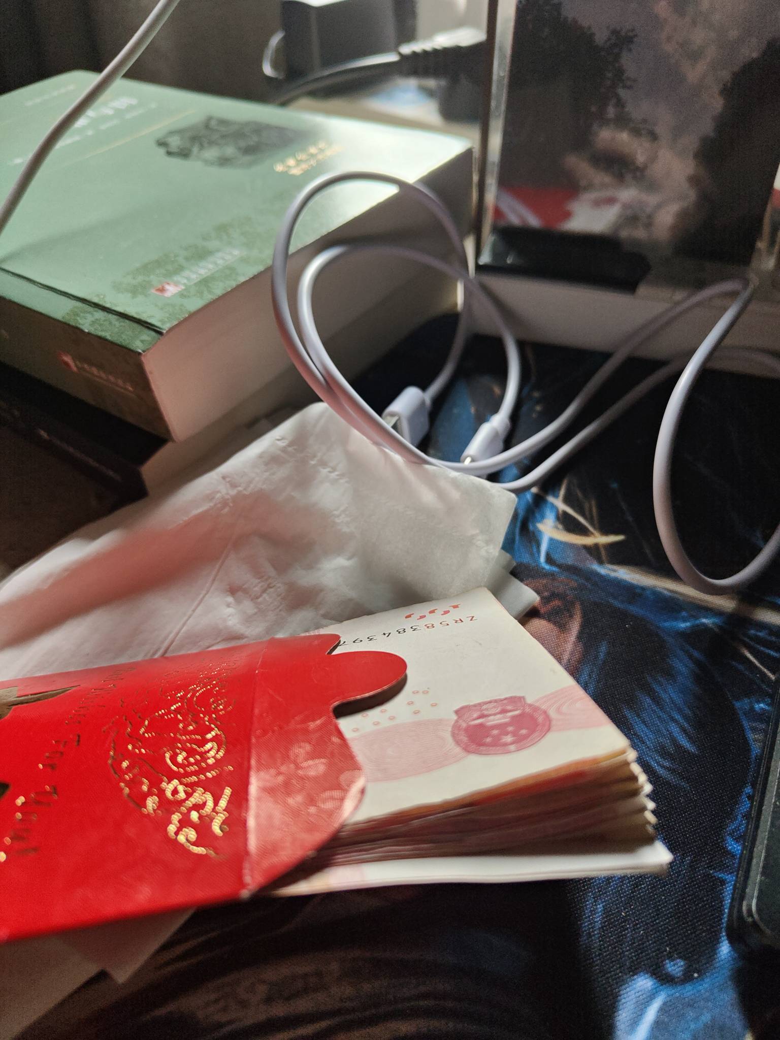 老哥们，女朋友从老家过年回来了。给了一个大包，收不收呢

57 / 作者:出来打我 / 