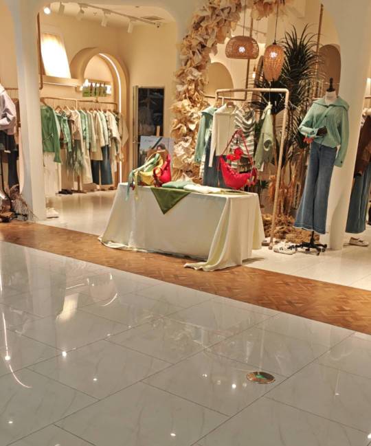 谈恋爱真费钱，就商场里的这种女装店。衣服咋那么贵啊我驲。

73 / 作者:米乐鱼了 / 