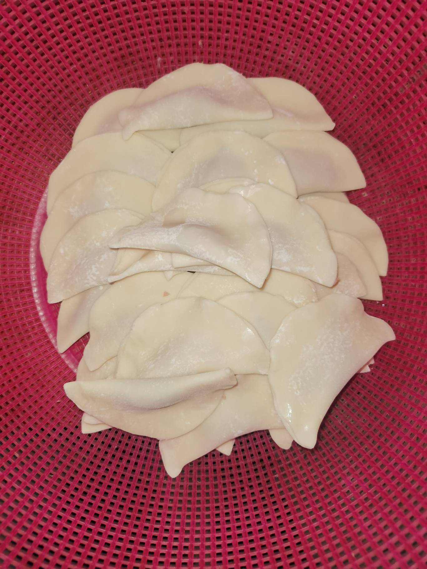 花了12块包的猪肉饺子，没钱买大米，问了面条6块一把，想想还是吃一顿饺子好了

41 / 作者:保证不在违规 / 