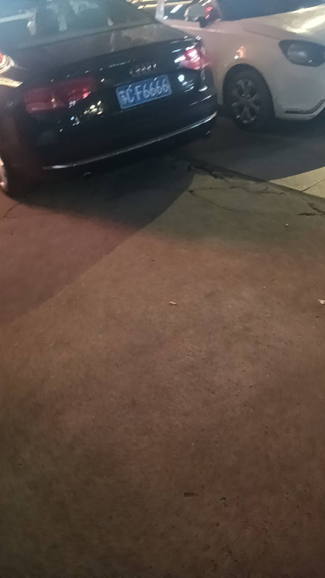 这是哪个老哥的车，车牌看起来就很富有

25 / 作者:江苏第一深情 / 